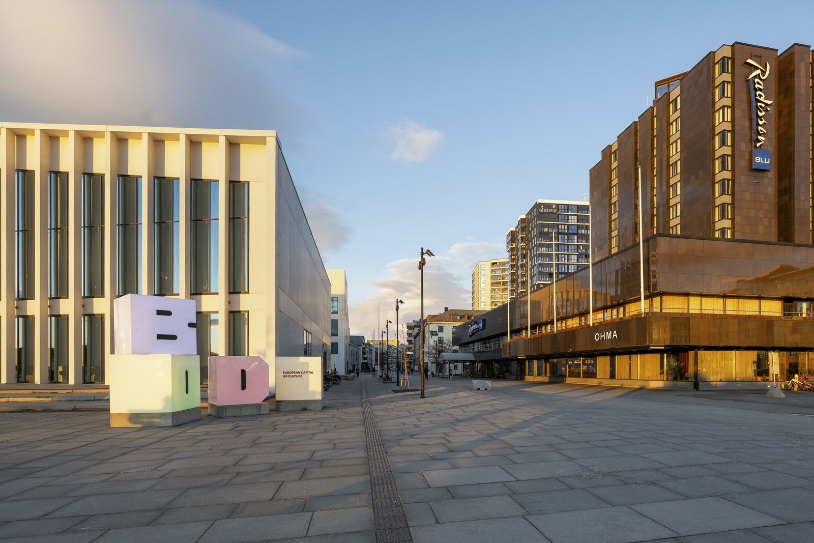 I sentrum finner du for øvrig kjøpesenter, Stormen konserthus og bibliotek, kino, mange flotte parker m.m. Galleribilde