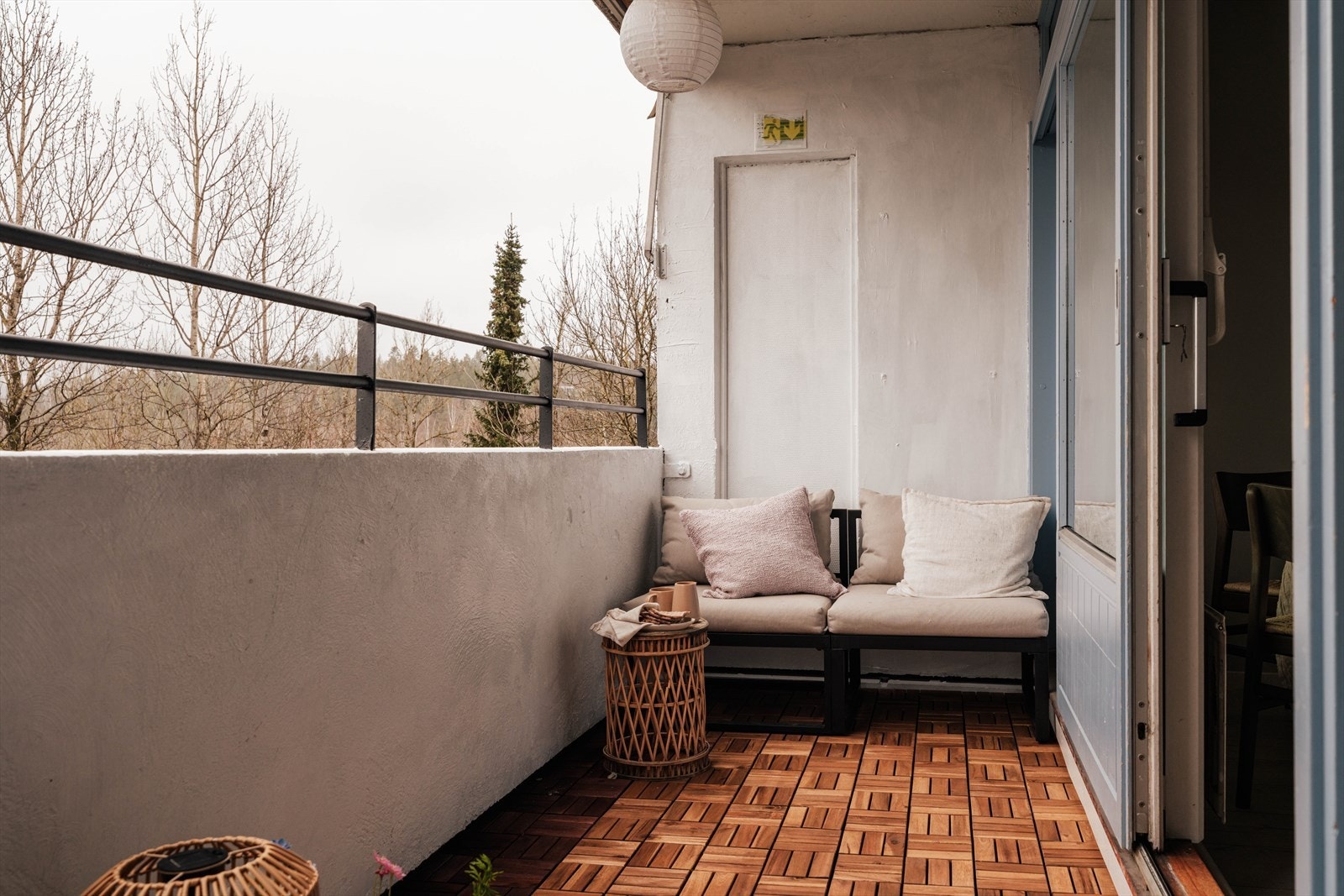 God plass til innredning av utemøbler. Galleribilde