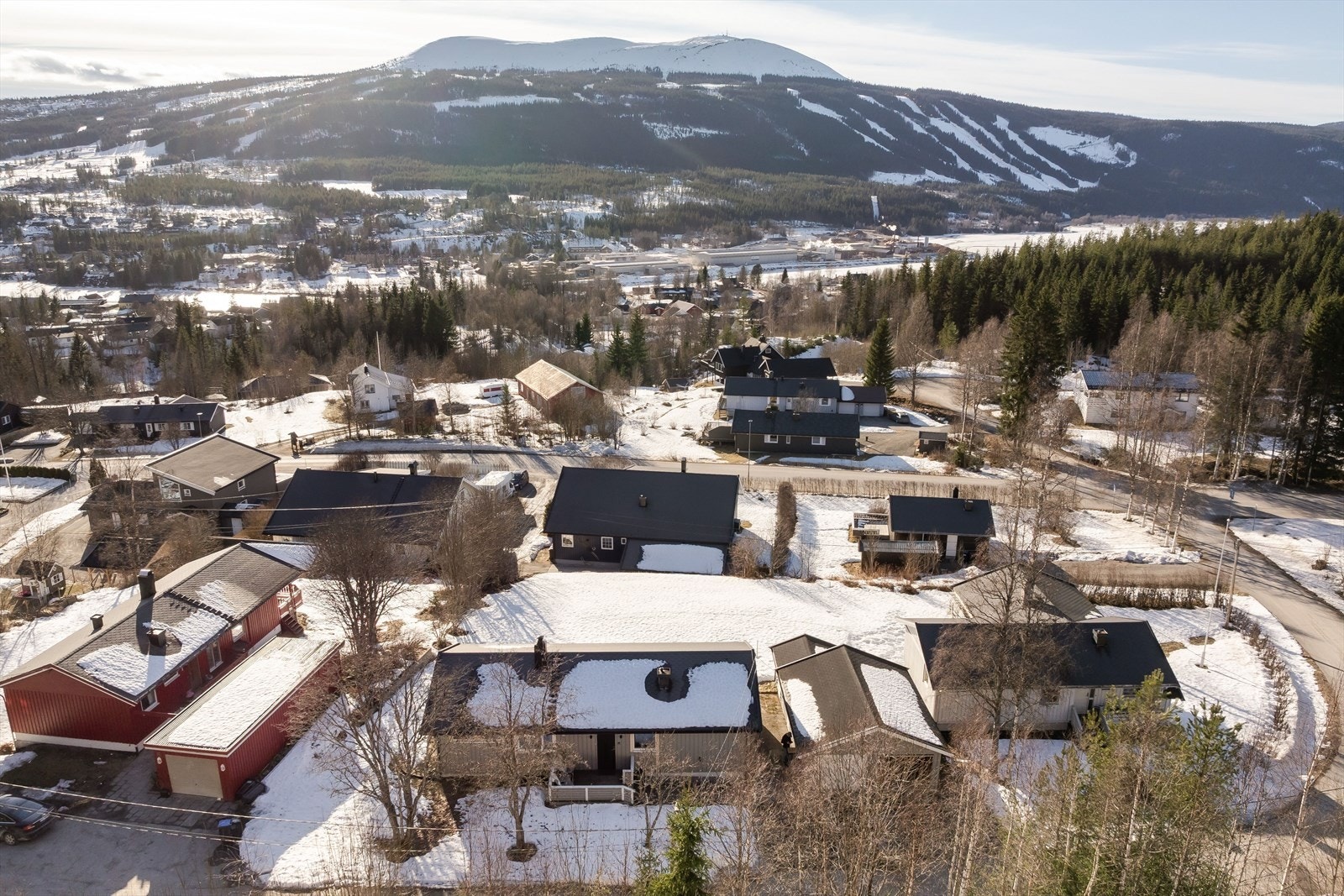 Boligen ligger i et sentralt område med kort vei til skole og dagligvare samt Trysil sentrum og Trysilfjellet. Galleribilde