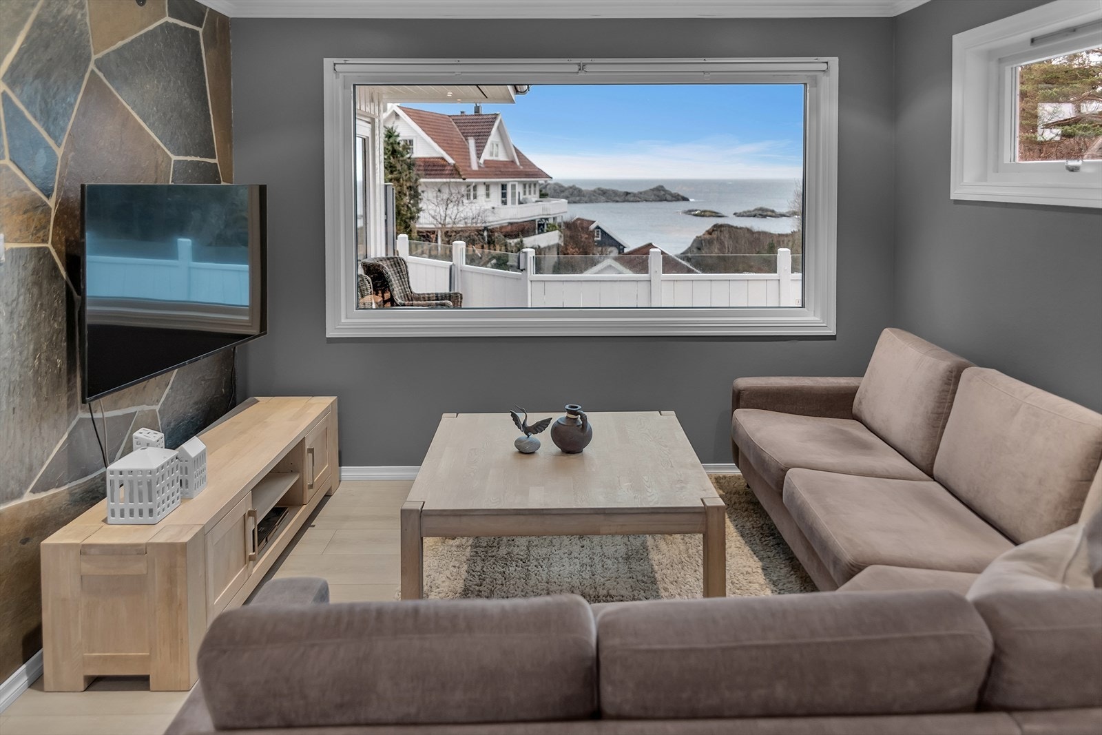 Ei romslig TV-stue. Galleribilde