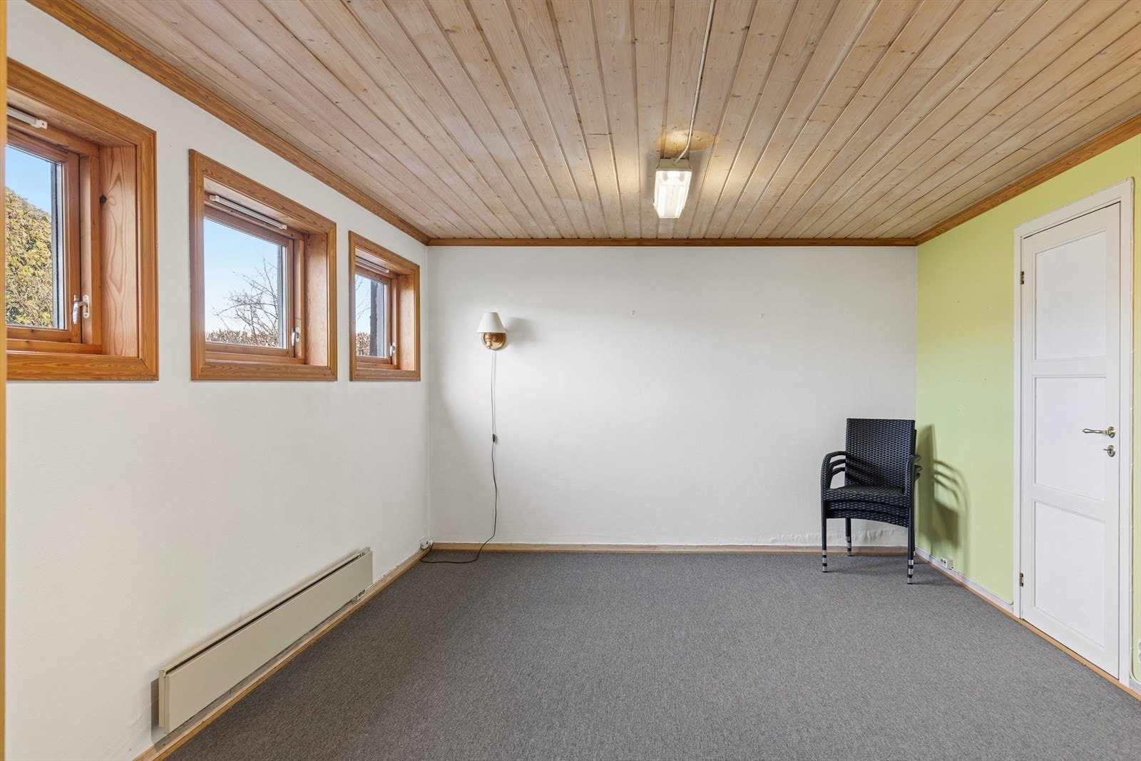 Stue, og stor bod i bakkant. Galleribilde