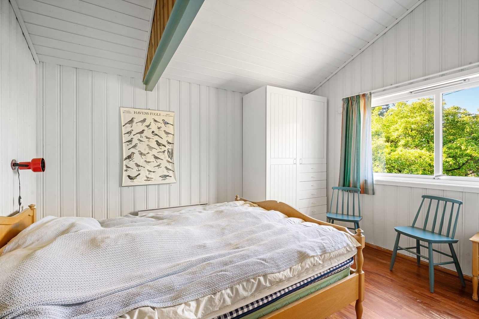 Hovedsoverommet har plass til dobbeltseng og garderobeskap. Galleribilde