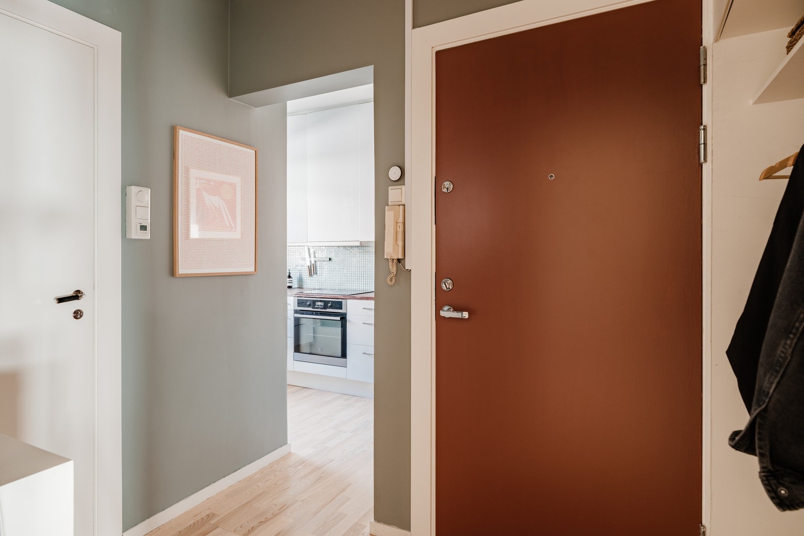 Med boligen følger kjellerbod. I tillegg disponerer beboerne felles vaskeri, sykkelbod, redskapsbod og bod for barnevogner i kjelleren Galleribilde