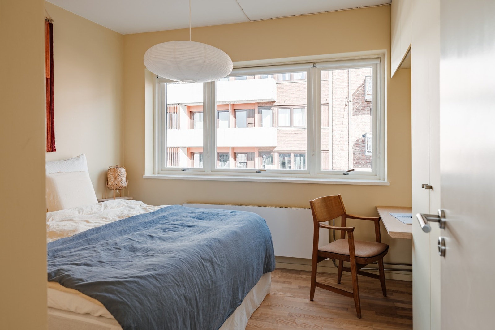 Boligens soverom er av god størrelse Galleribilde