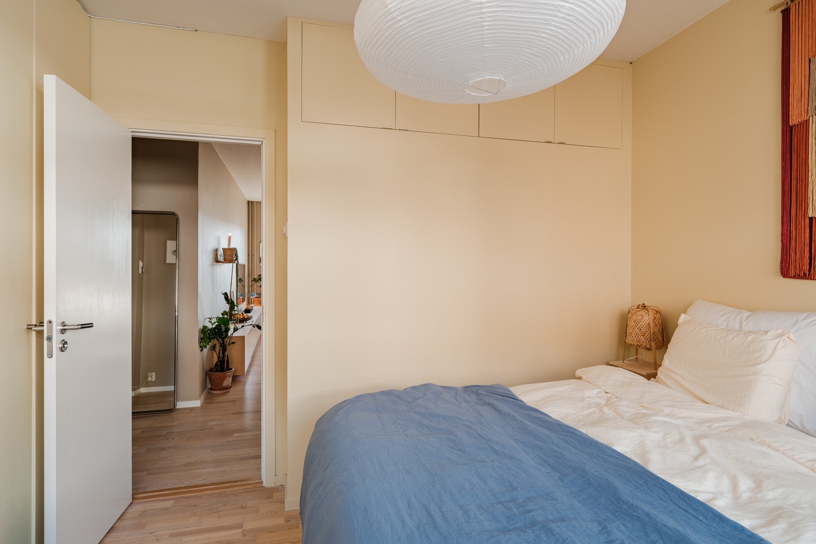 Praktiske oppbevaringsmuligheter i innebygde skap Galleribilde