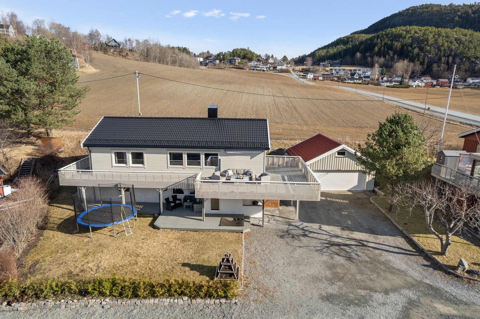 Eiendomsmegler1 ved Morten Løvseth presenterer: Liavegen10. Foto: Julian Nonstad. Galleribilde