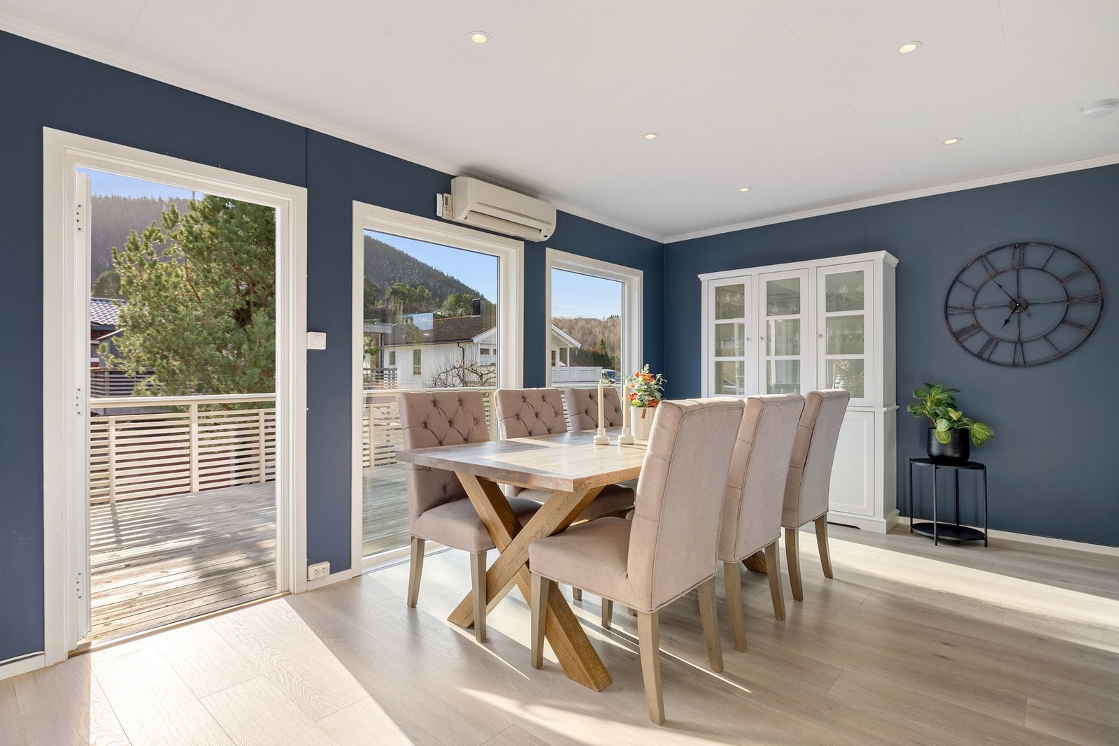 Utgang til balkong. Galleribilde