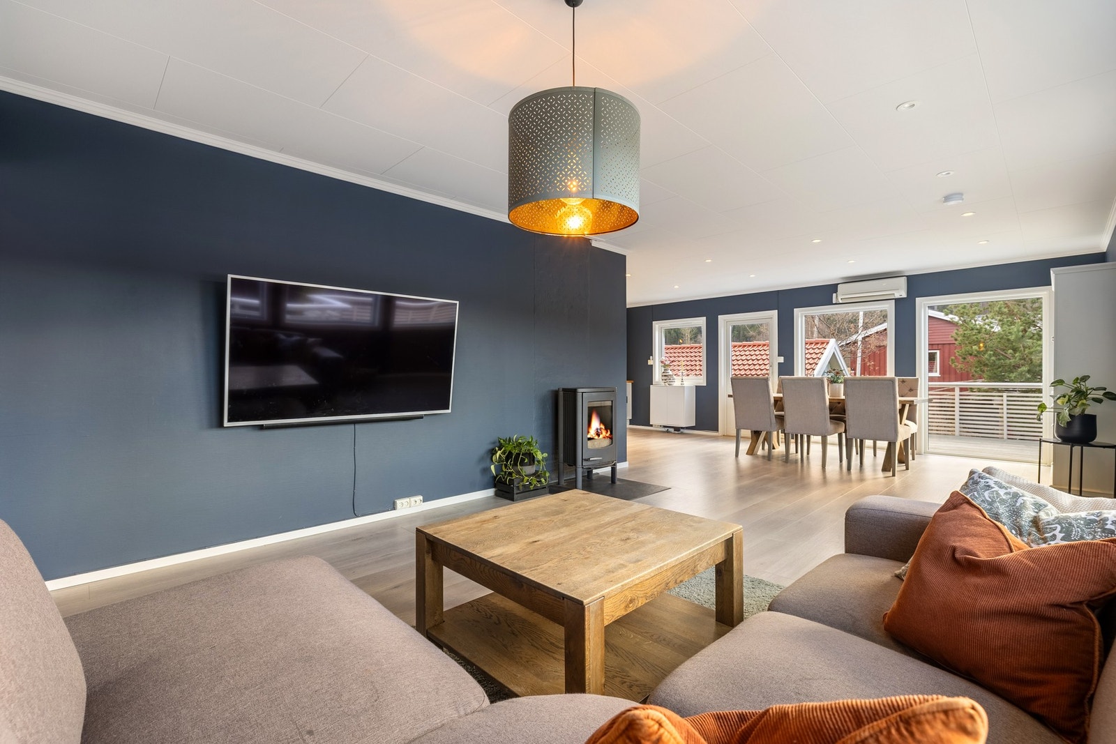 Store vindusoverflater som gir rikelig med lysinnslipp. Galleribilde