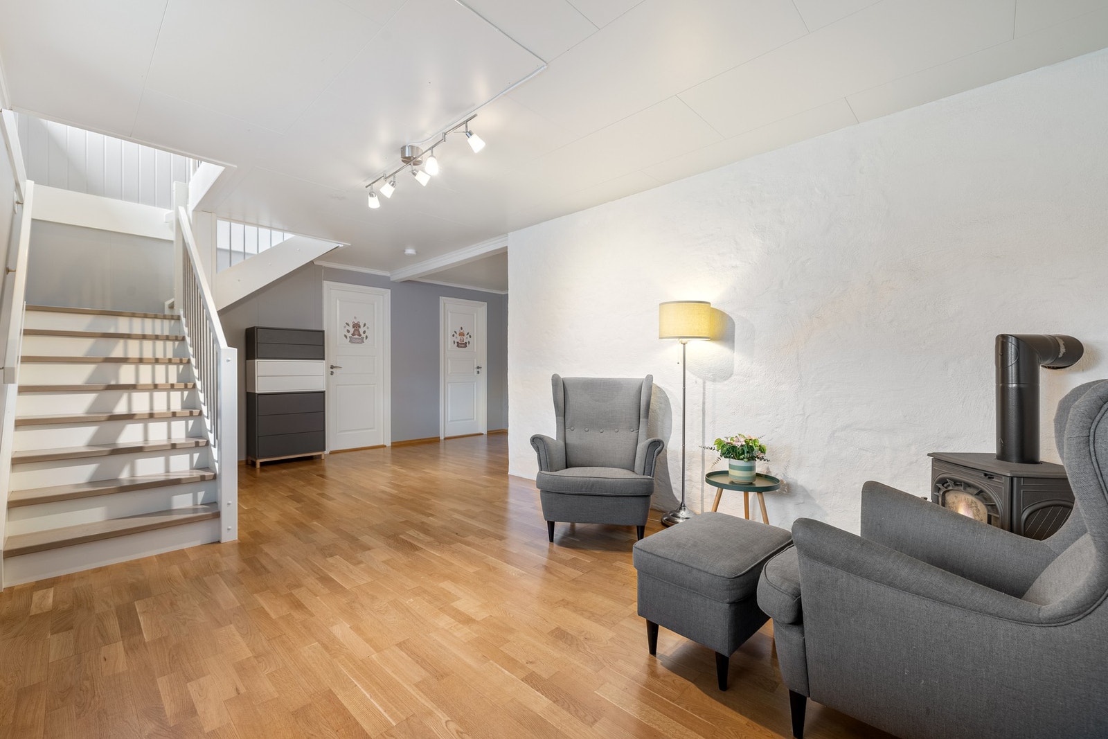 Romslig kjellerstue på 26 kvm. Galleribilde