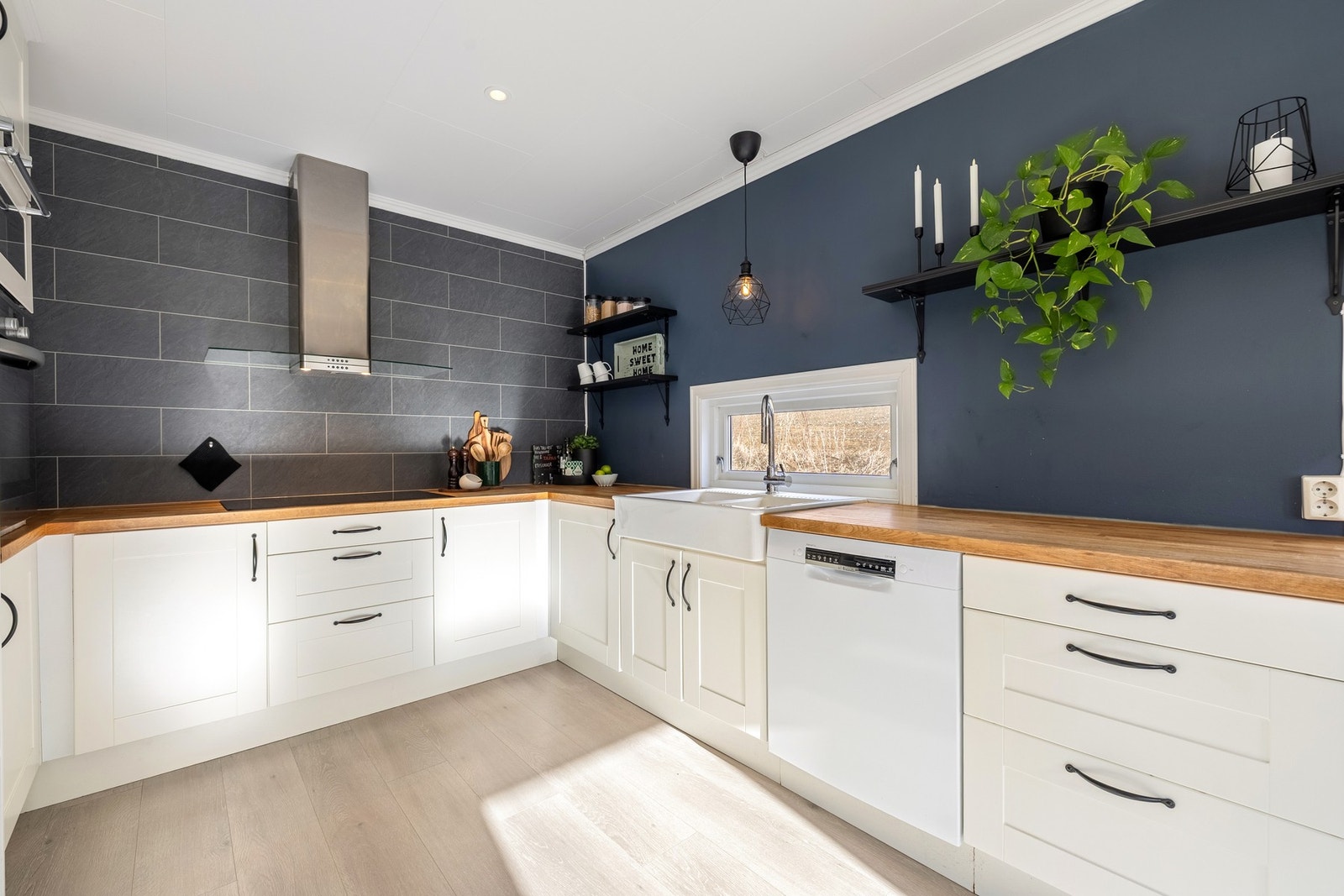 Lyst kjøkken på 17,6 kvm. Galleribilde