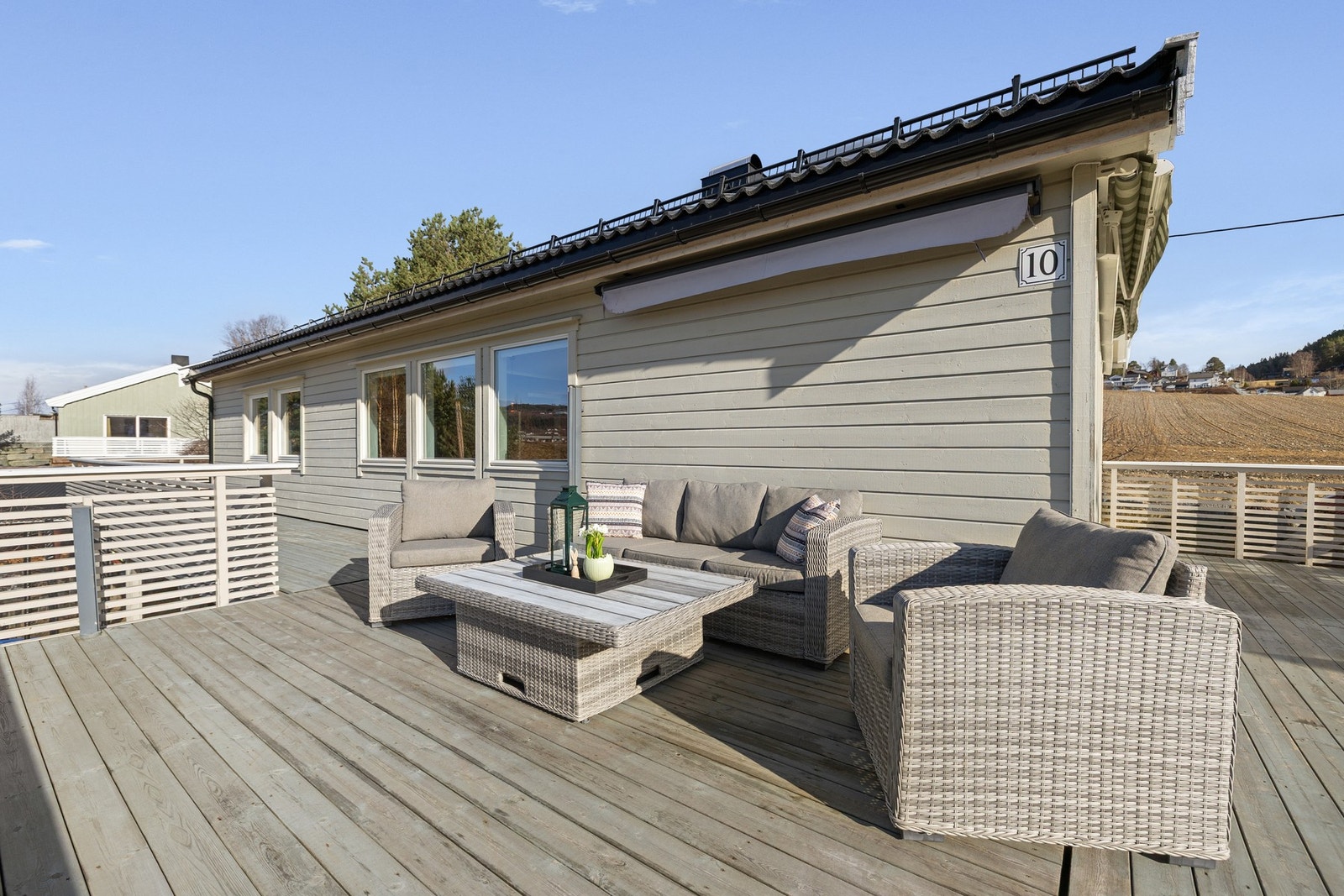 Rom for å innrede med utemøblement. Galleribilde