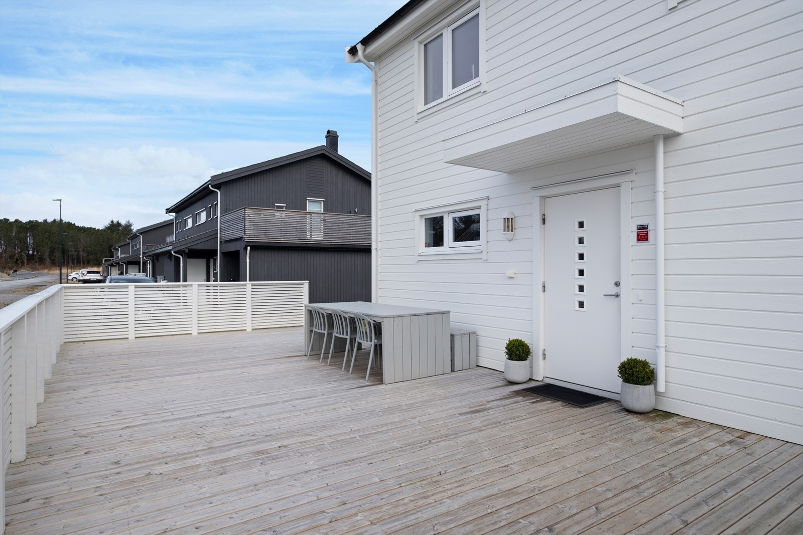 Er du i markedet etter en trivelig og nyere 1/2-part tomannsbolig kan dette være et godt alternativ! Galleribilde