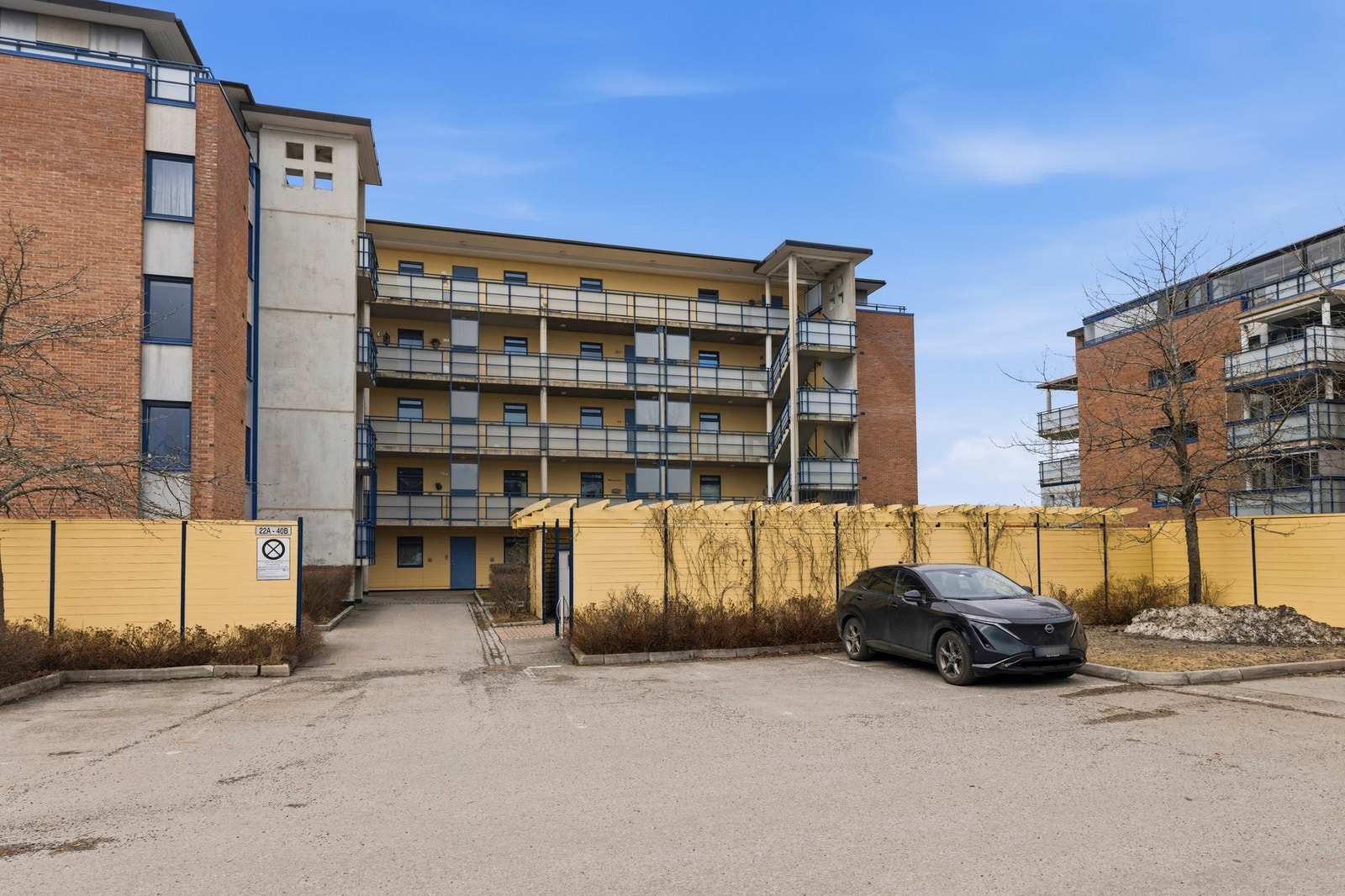 Leiligheten ligger i et sentralt og veletablert boligområde på Hellerud Galleribilde