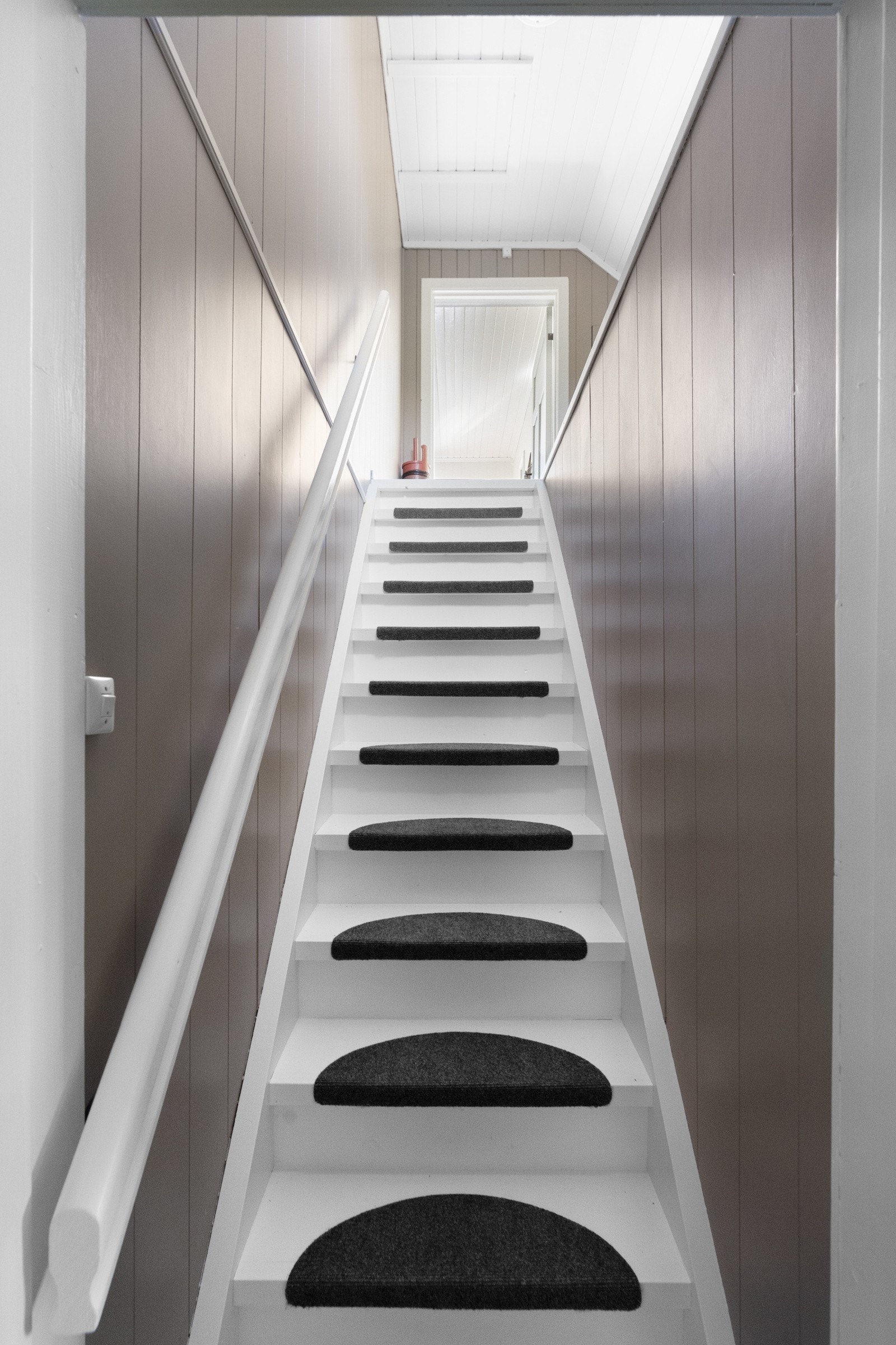 Trapp opp til 2. etasje Galleribilde