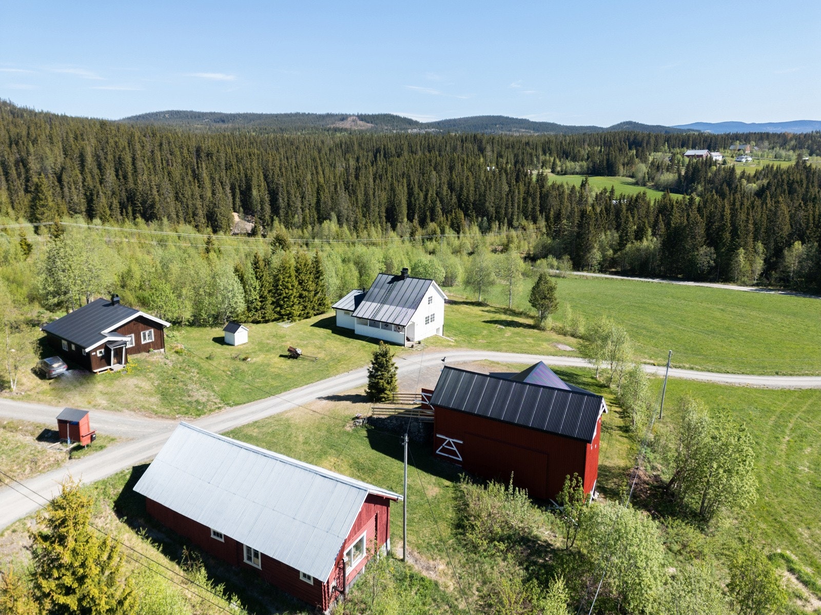 Skiløyper rett i nærheten, hvor det er parkeringsplass. Ca 10 min å gå til løype fra eiendommen Galleribilde