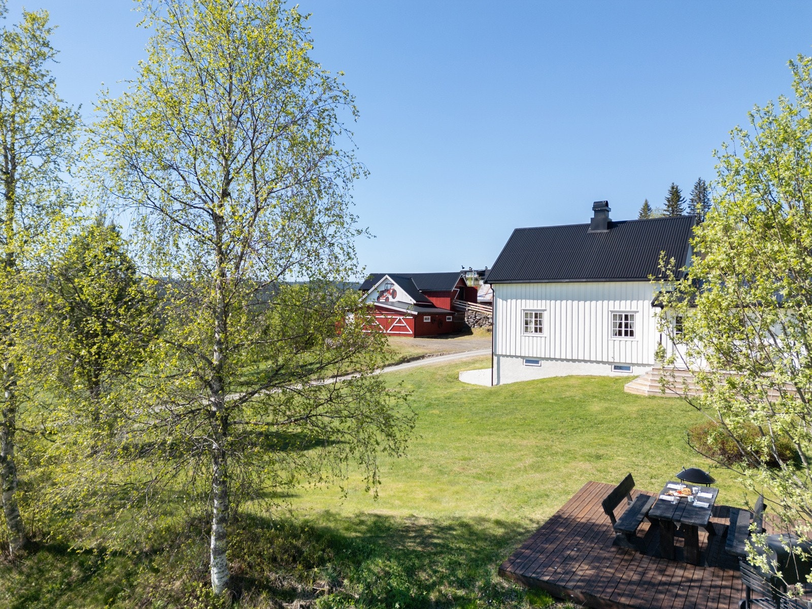 I 2020 ble alle vinder pusset ned og malt på nytt. Byttet noe utvendig kledning ved behov Galleribilde