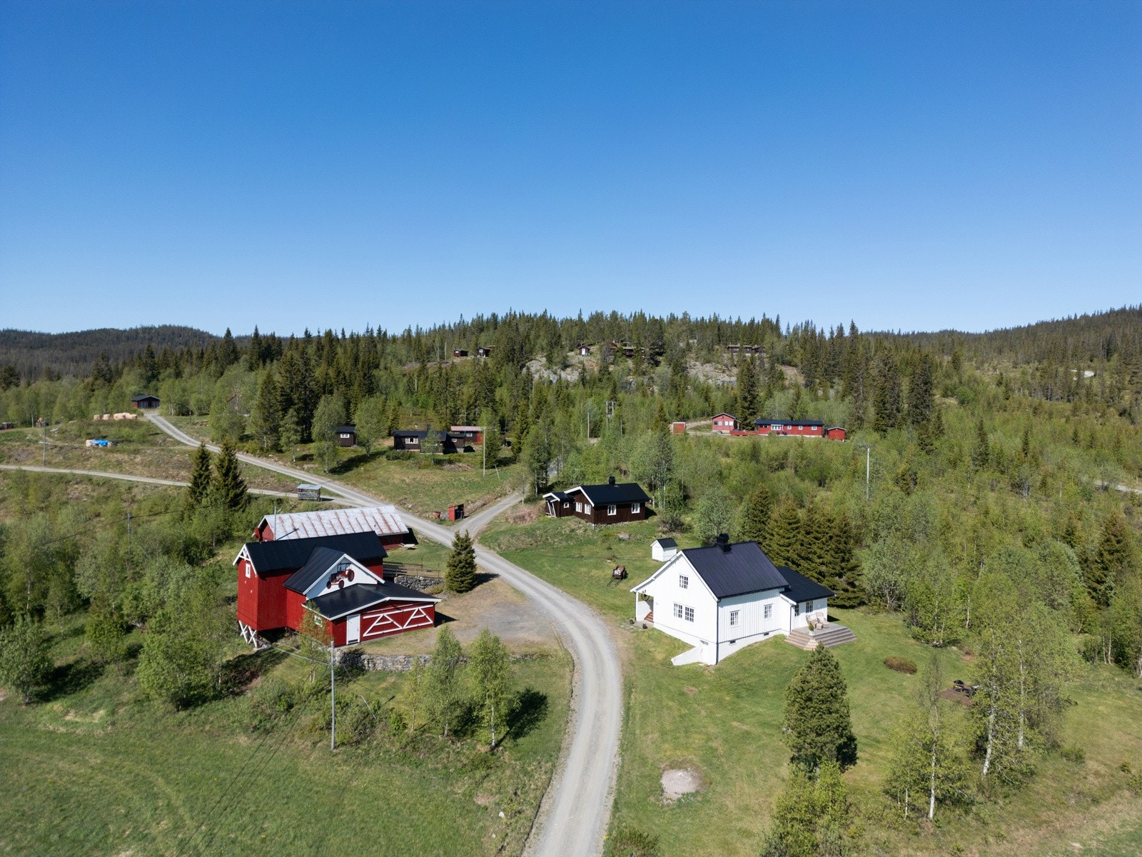 Her er det flotte turmuligheter rett utenfor døra, alle årstider og kort avstand til Synnfjell Galleribilde