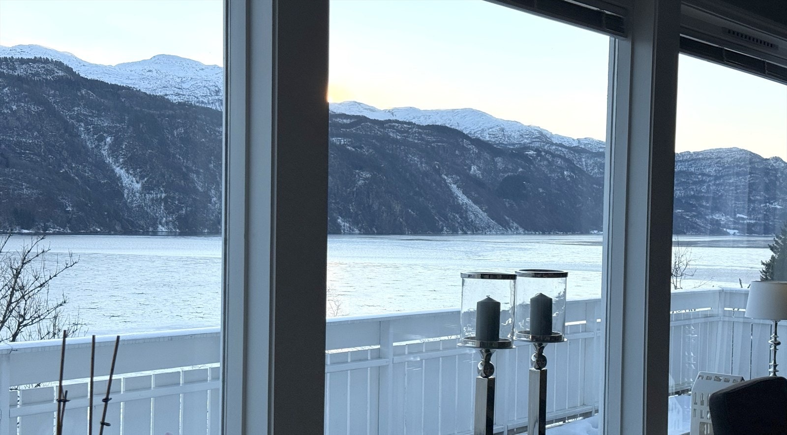 Utsikt stuevindu Galleribilde