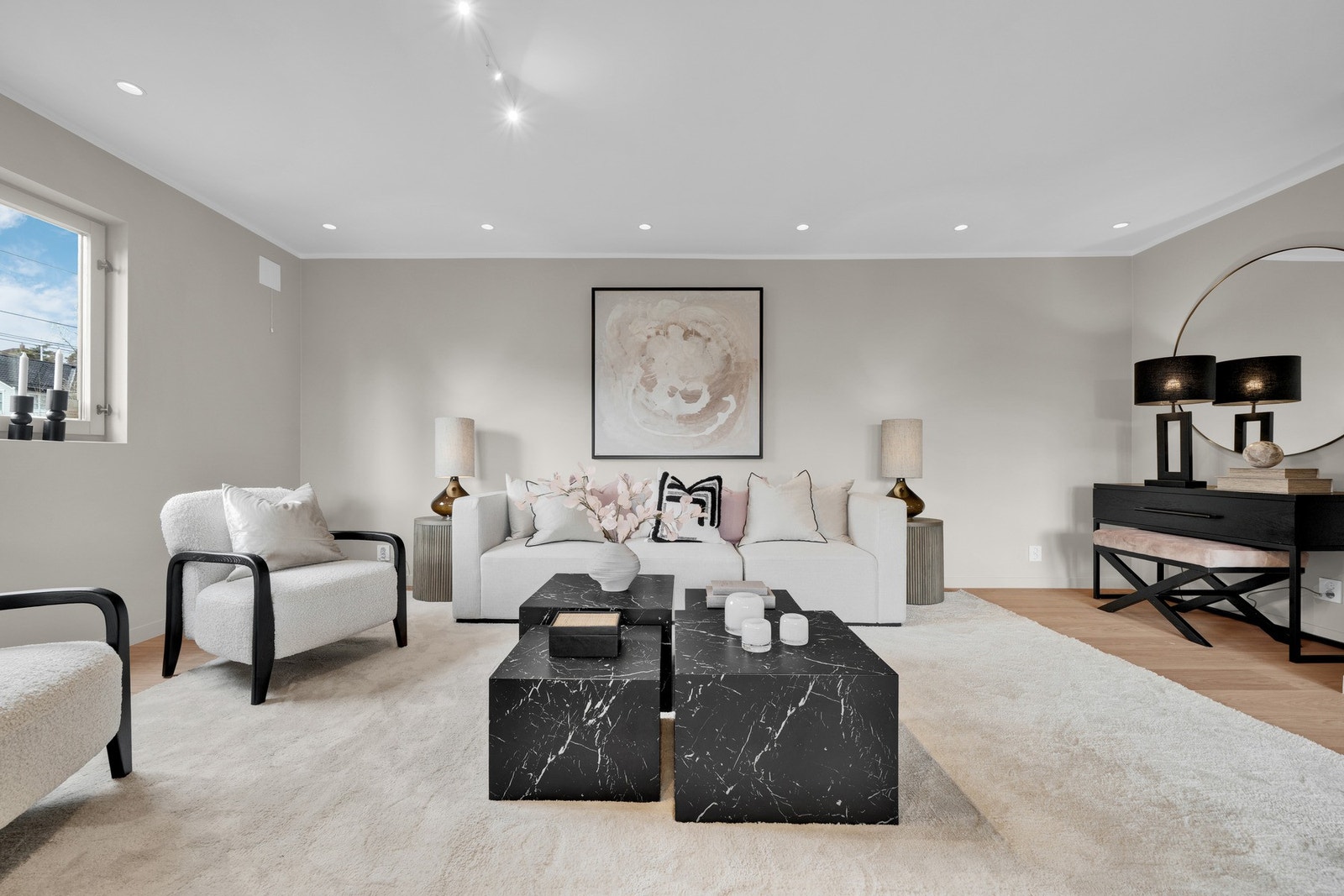 Det er utstrakt bruk av downlights i himling. Galleribilde