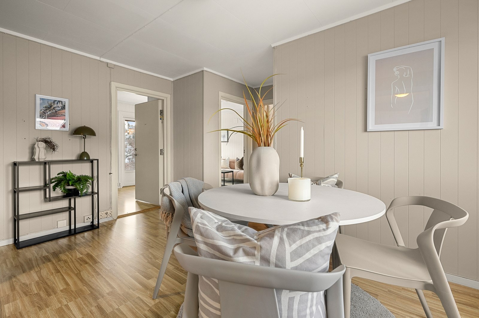 1. etasje byr på 4 soverom av god størrelse. Galleribilde