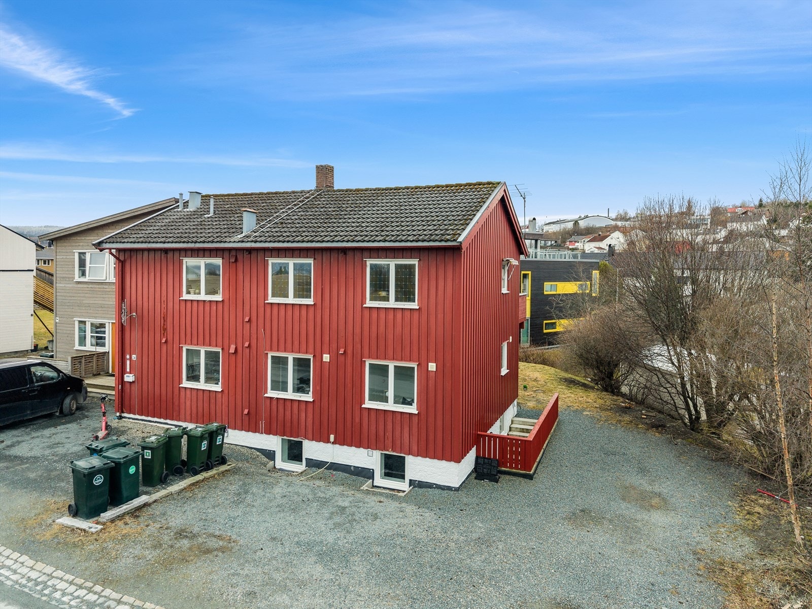 Flott horisontaldelt halvpart i første etasje og kjeller! Galleribilde