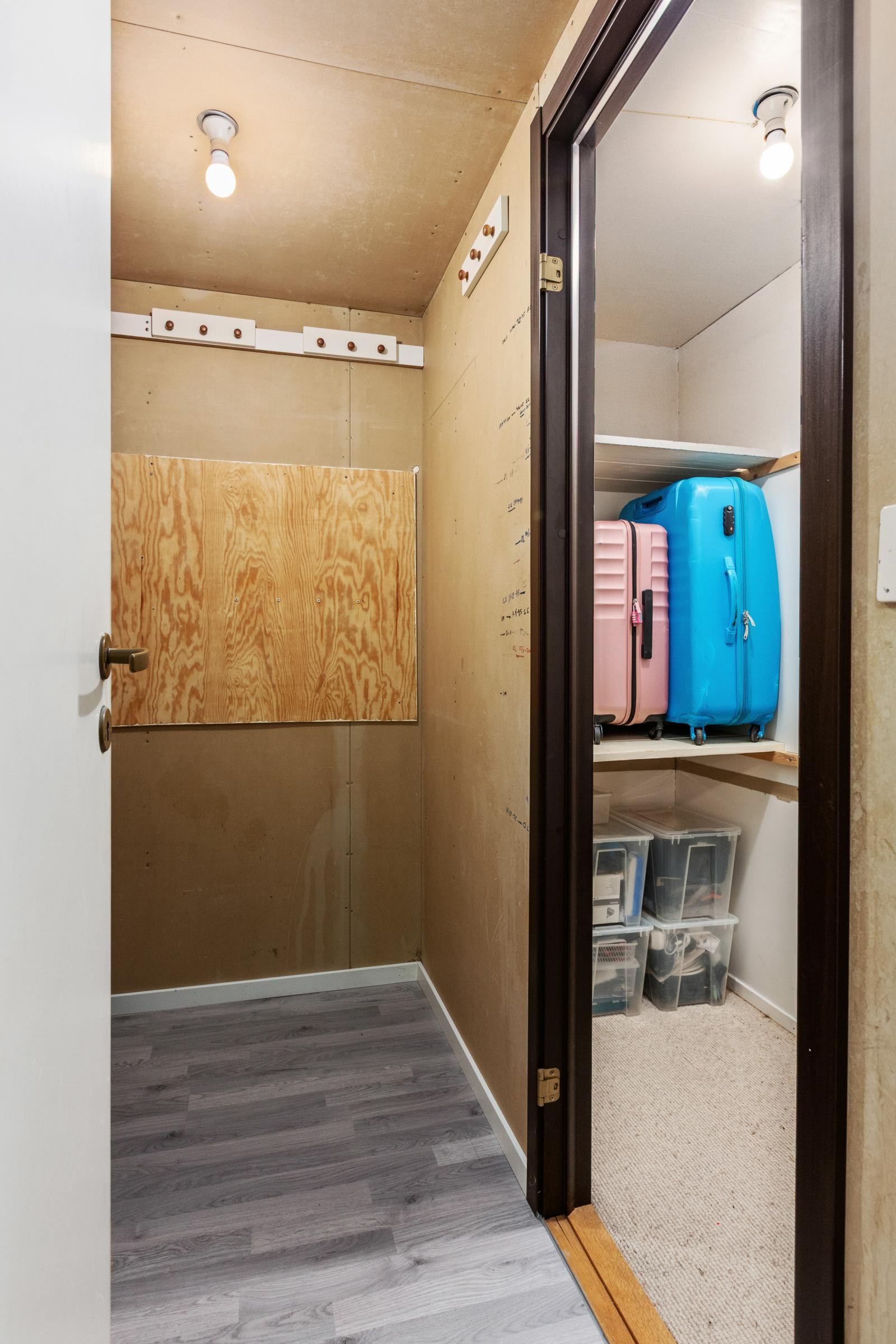 Innerbod med matbod, svært praktisk for både sesongutstyr og ekstra plass til mat. Galleribilde