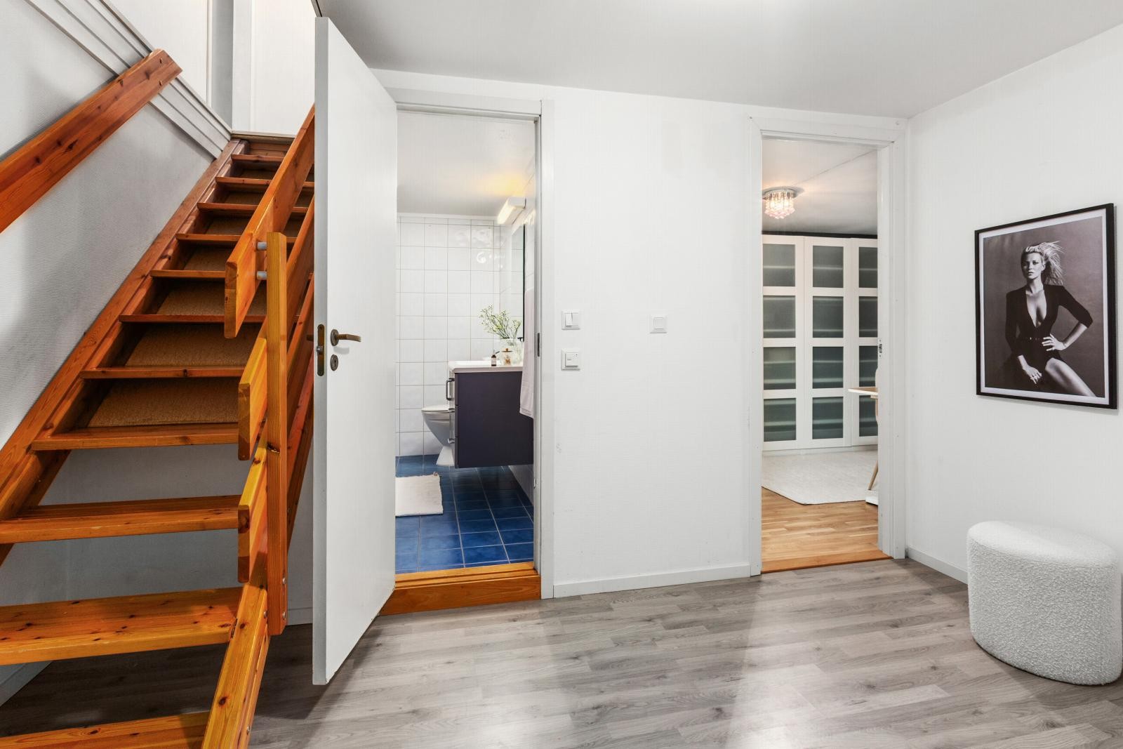 Husets hovedbad ligger sammen soverommene. Galleribilde