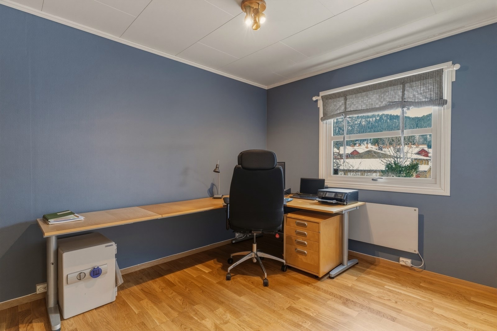 Soverom 1 er innredet som kontor. Galleribilde