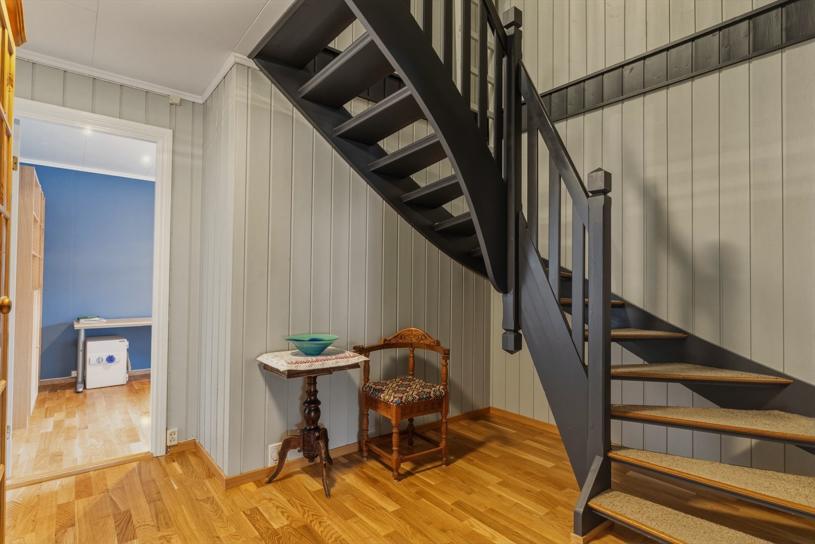 Trappen tar deg opp til boligens 2. etasje. Galleribilde