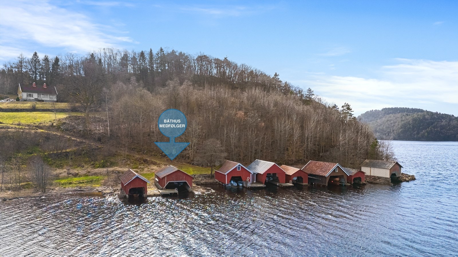 Båthus med sjøbod og brygge Galleribilde