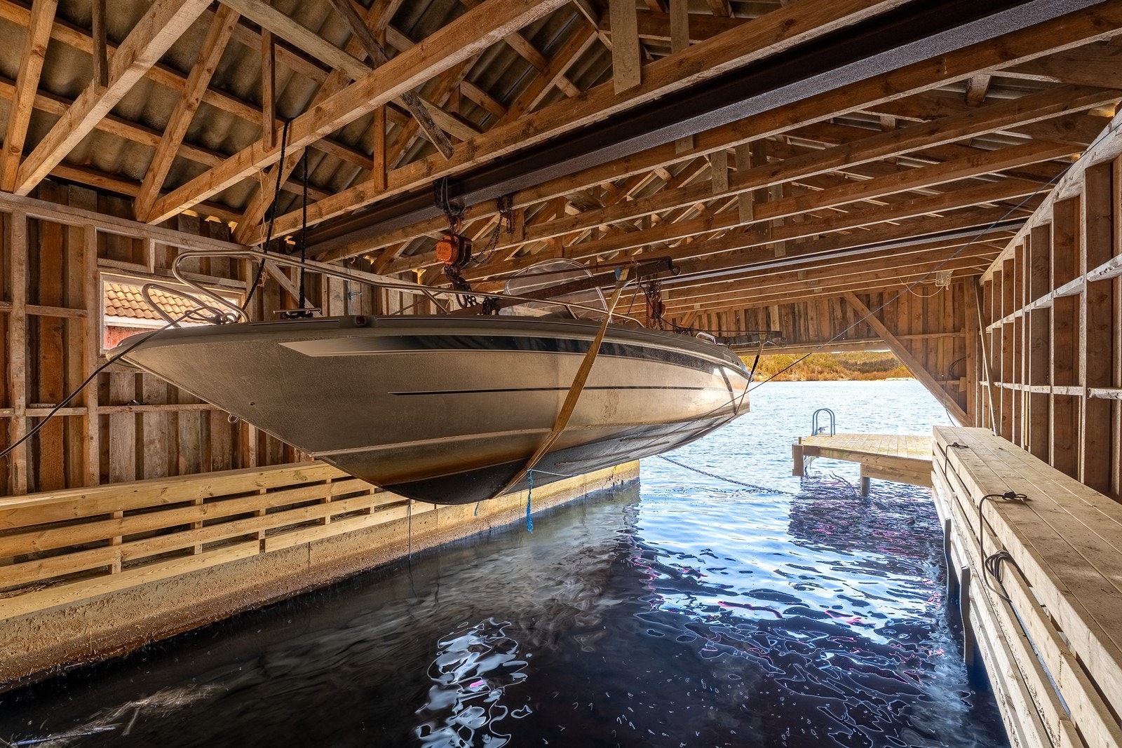 Vinterlagring av båt i båthuset Galleribilde