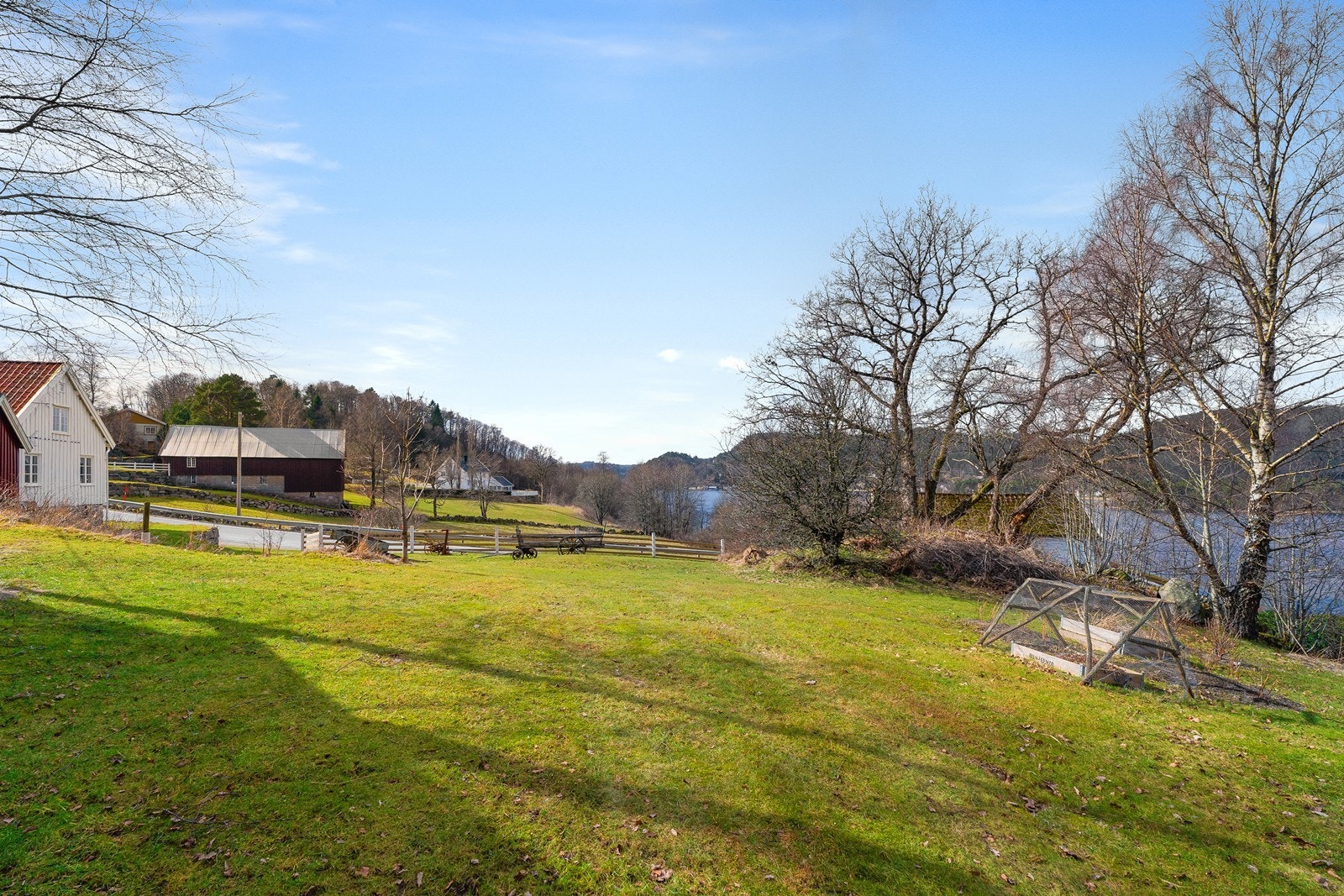 Utsikt fra tunet Galleribilde