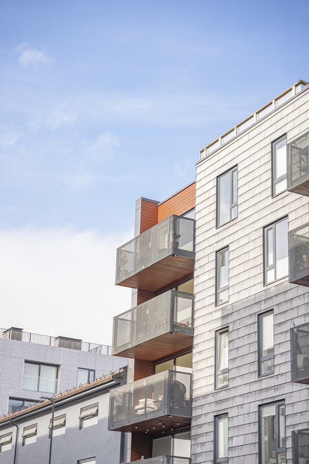 Leiligheten er beliggende i byggets toppetasje, med gode solforhold og et fint utsyn. Galleribilde