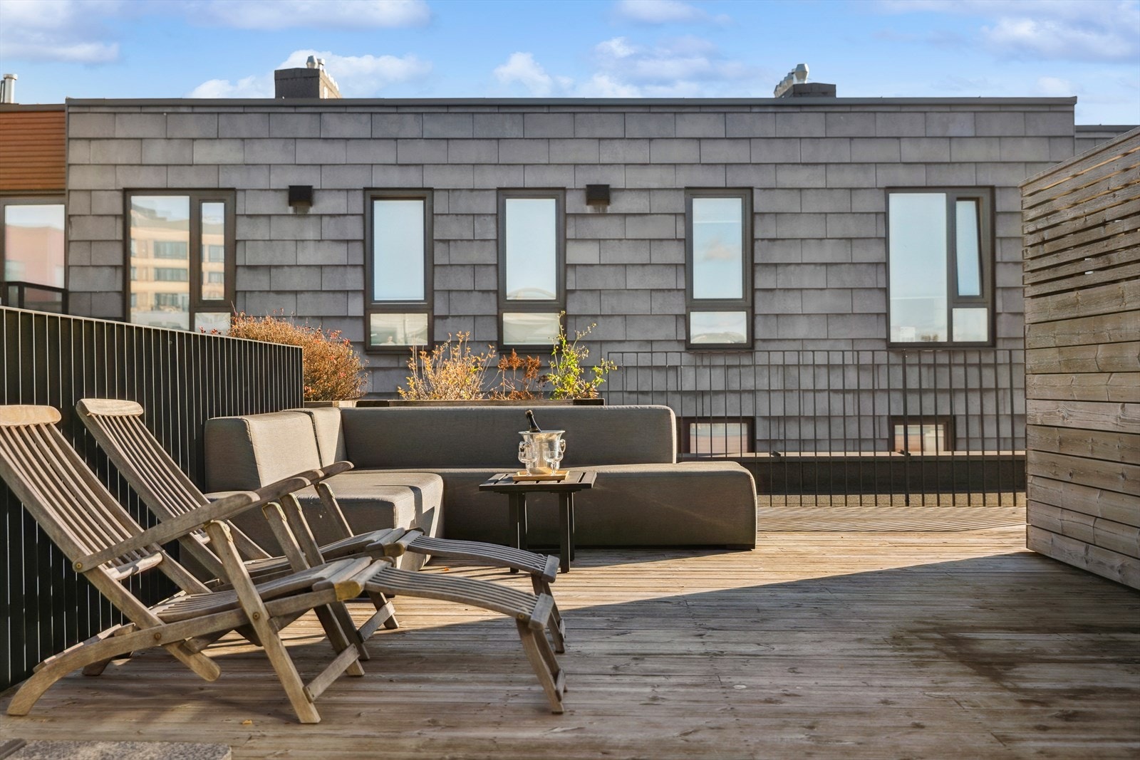 En av to takterrasser som er til eksklusiv bruk for boligseksjonene i sameiet. Galleribilde