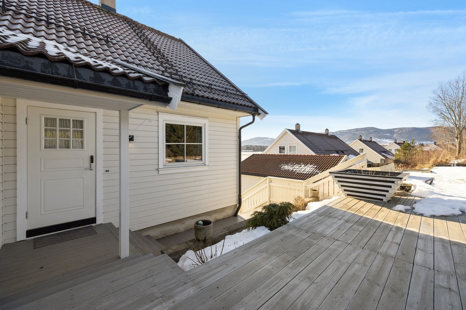 Det er også en isolert bod i tilknytning til inngangspartiet mot nord. Galleribilde