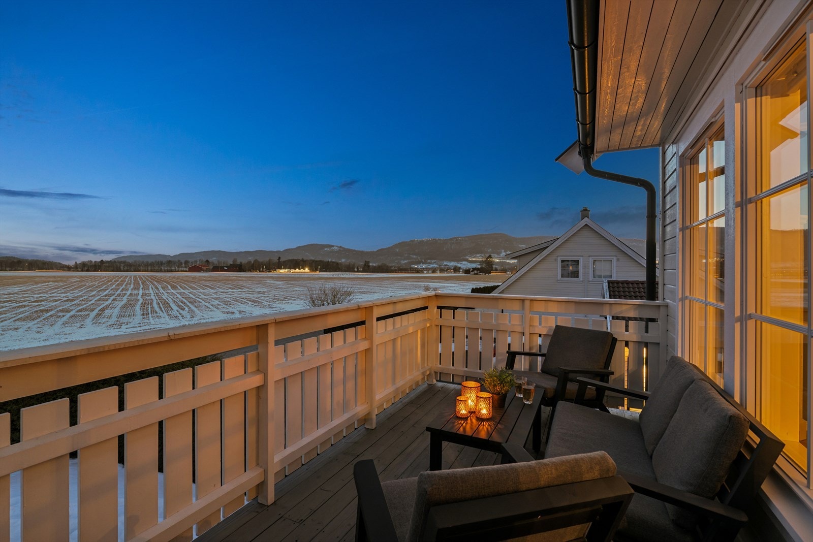 Utsikten strekker seg mot landlige og idylliske omgivelser mot sør. Galleribilde