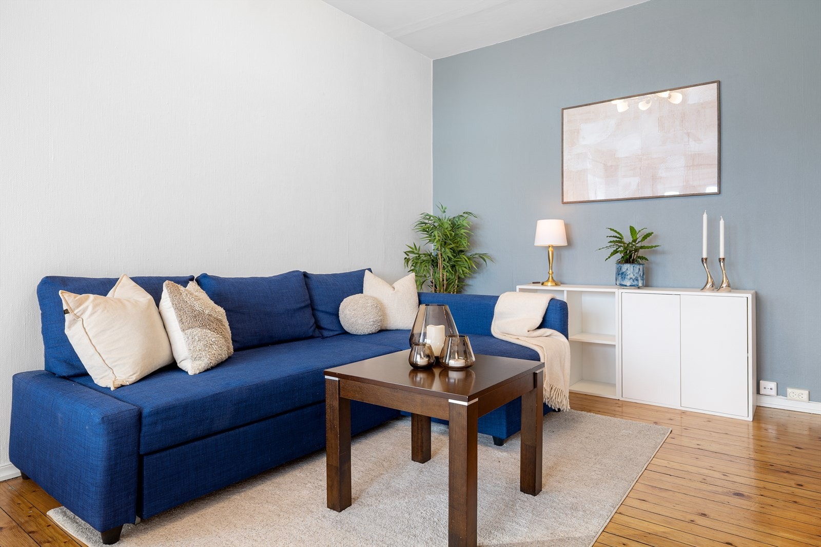 Radiatorene i stue, kjøkken og soverom ble skiftet ut i 2022. Galleribilde