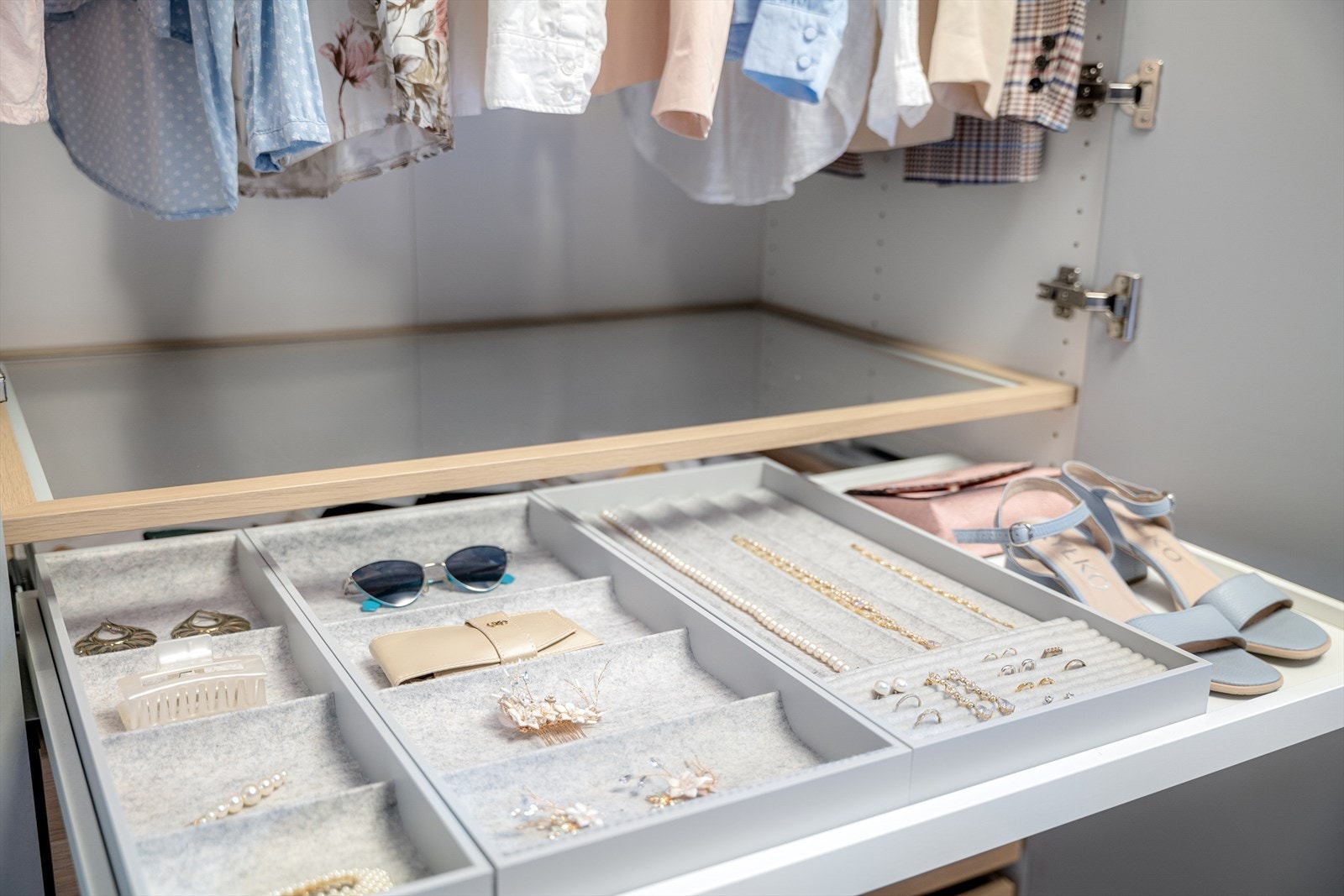 Detaljer som spesialtilpassede skuffeinndelinger. Galleribilde