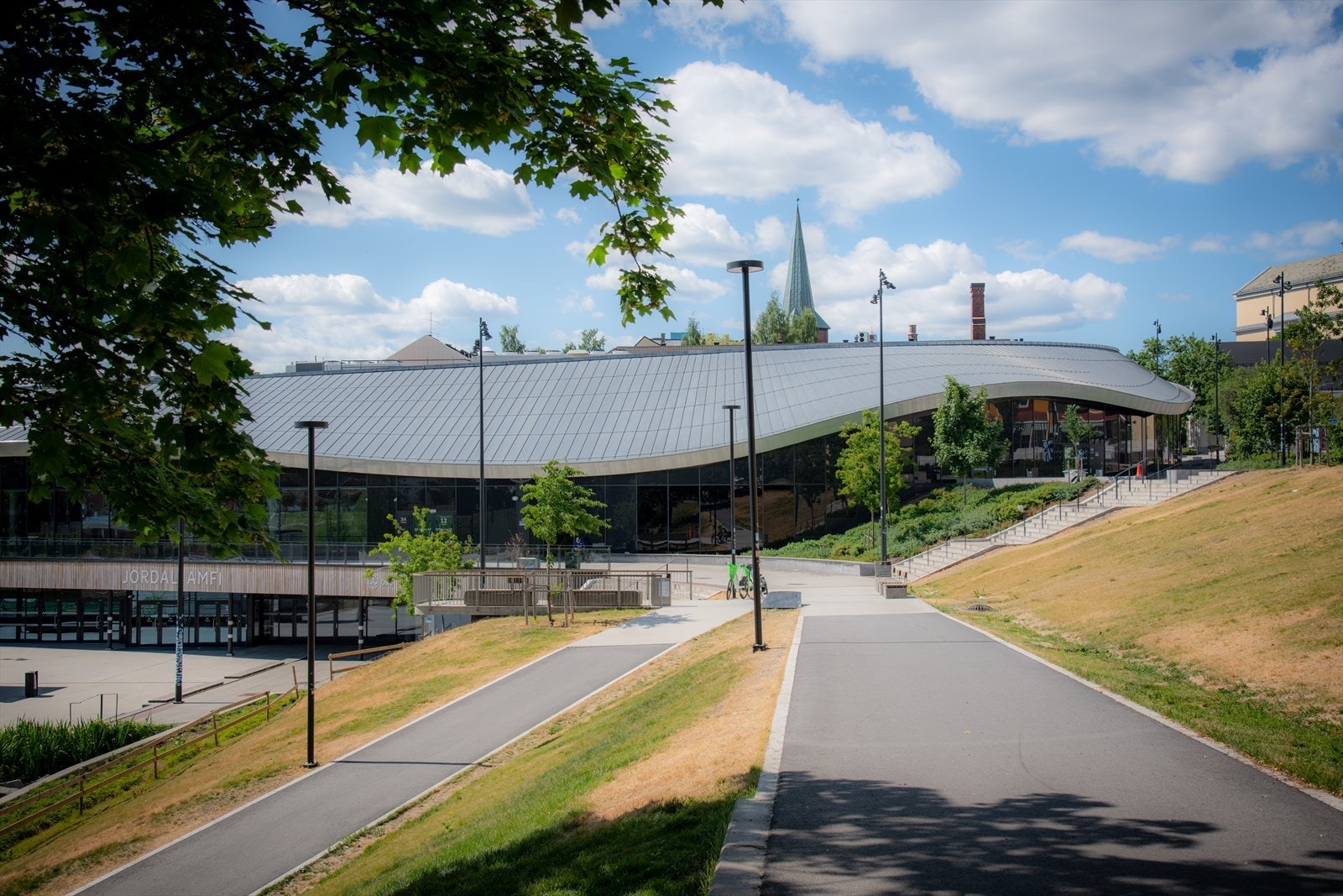 Kollektivtilbudet er svært godt, med Ensjø T-banestasjon en kort spasertur unna. Galleribilde