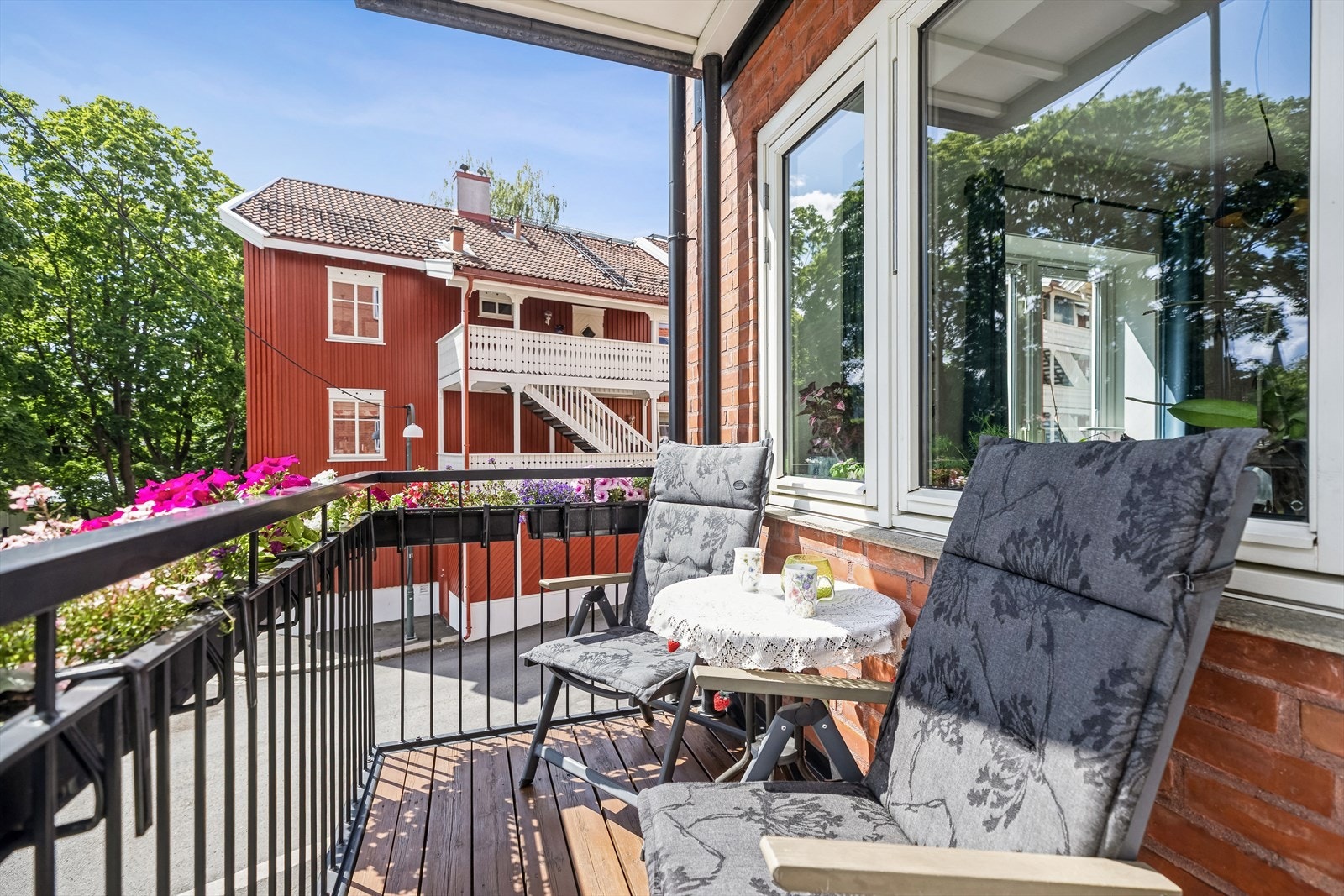 Fra stuen er det utgang til en sydøstvendt balkong på 4 m². Galleribilde