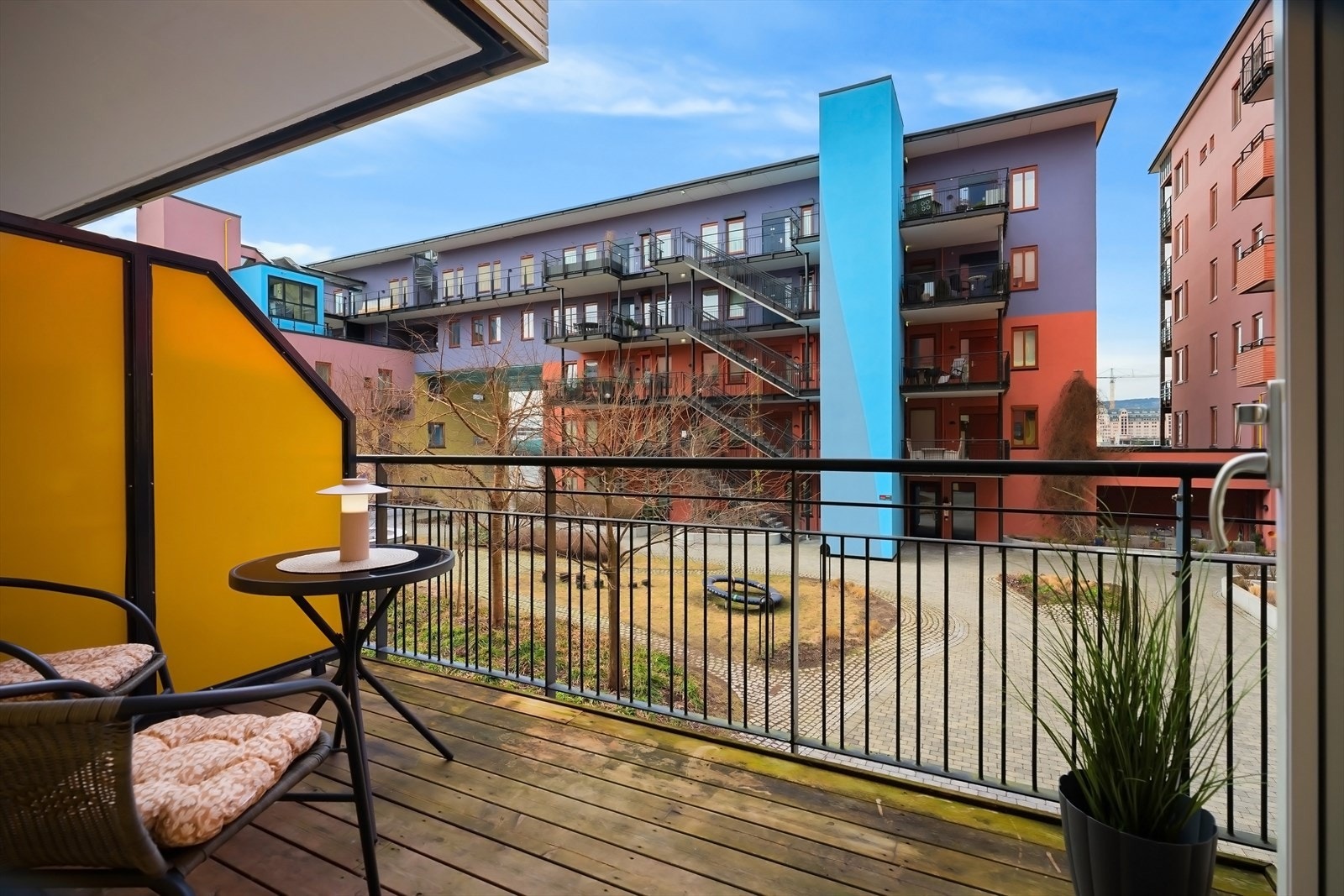 En lys, innbydende og stor 2-roms selveier på populære Sørenga. Galleribilde