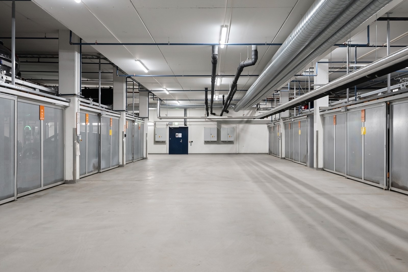 Selger eier to garasjeplattformer i garasjekjelleren (ingen medfølger). Ta kontakt med megler for mer informasjon. Galleribilde