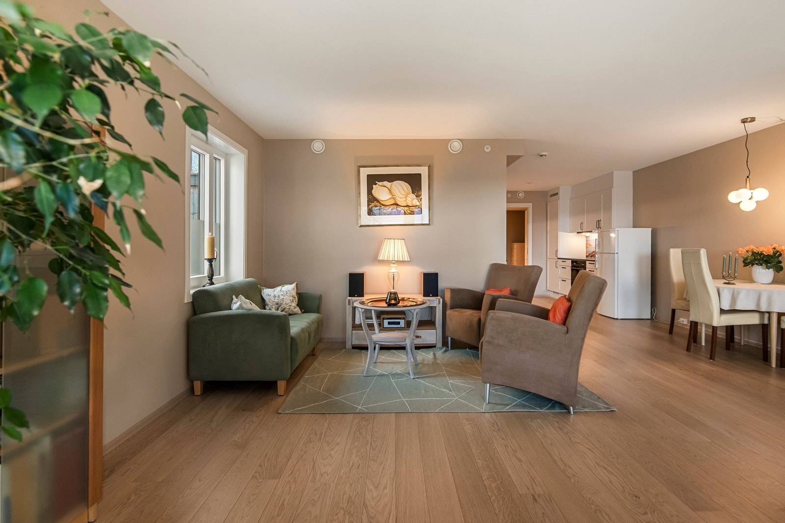 Stue med hovedvinduer mot vest og nord Galleribilde