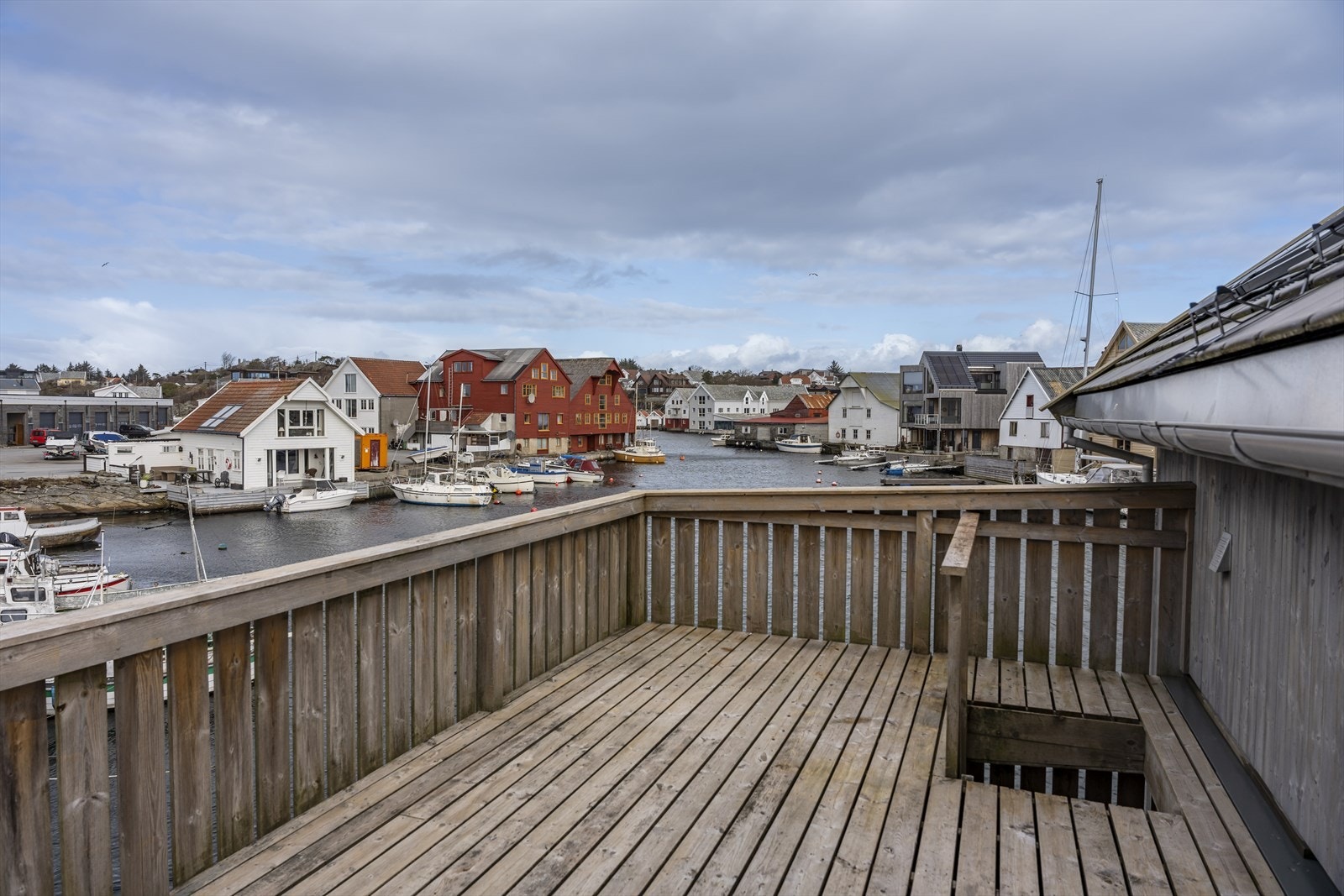 Kjekk og romslig terrasse med nydelig utsikt! Galleribilde
