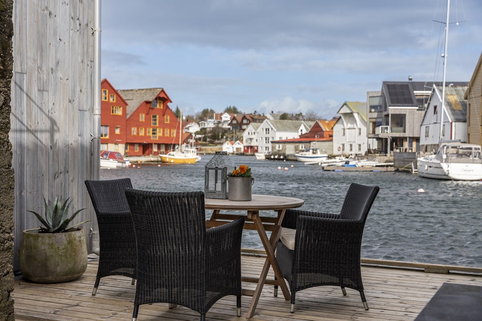 Tenk å nyte sommeren ute på egen brygge! Galleribilde