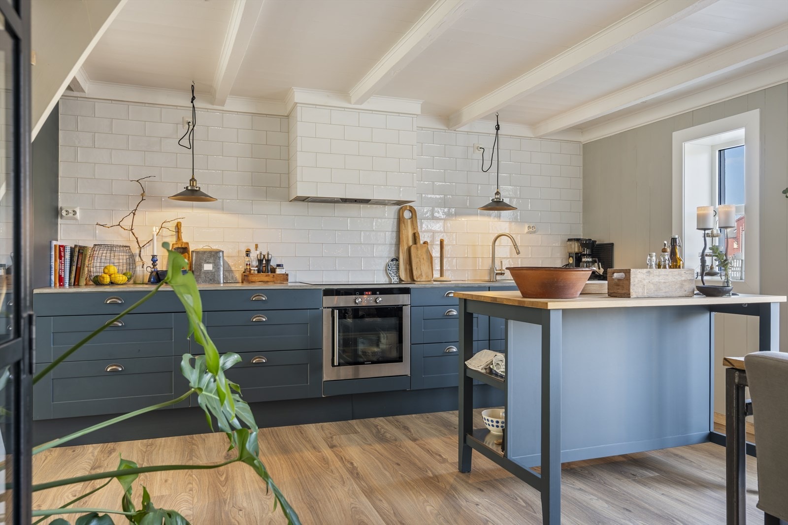 De fleste innvendige overflater i hovedetasje og loft ble fornyet i 2017/2018. Galleribilde