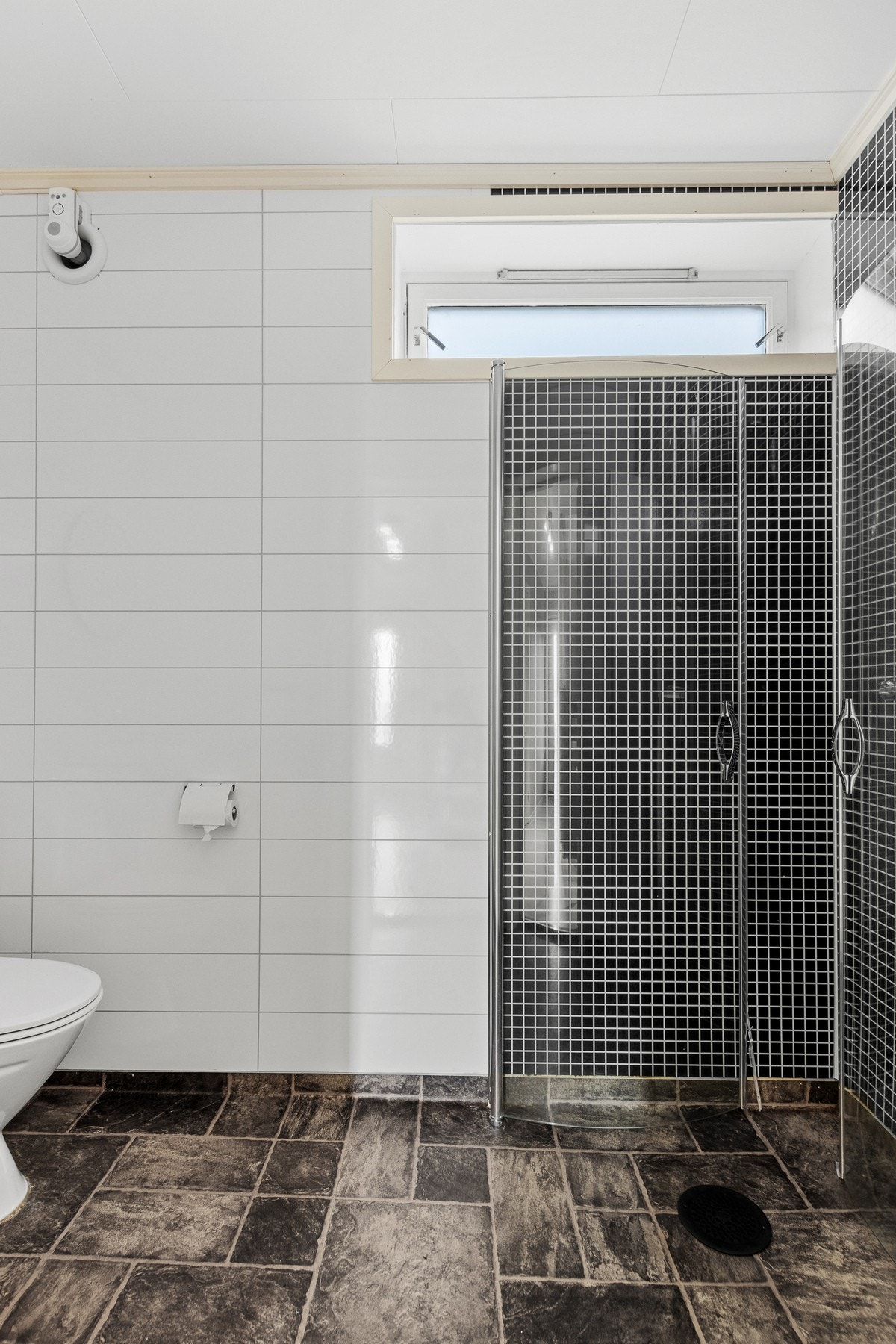 Bad i sokkel. Galleribilde