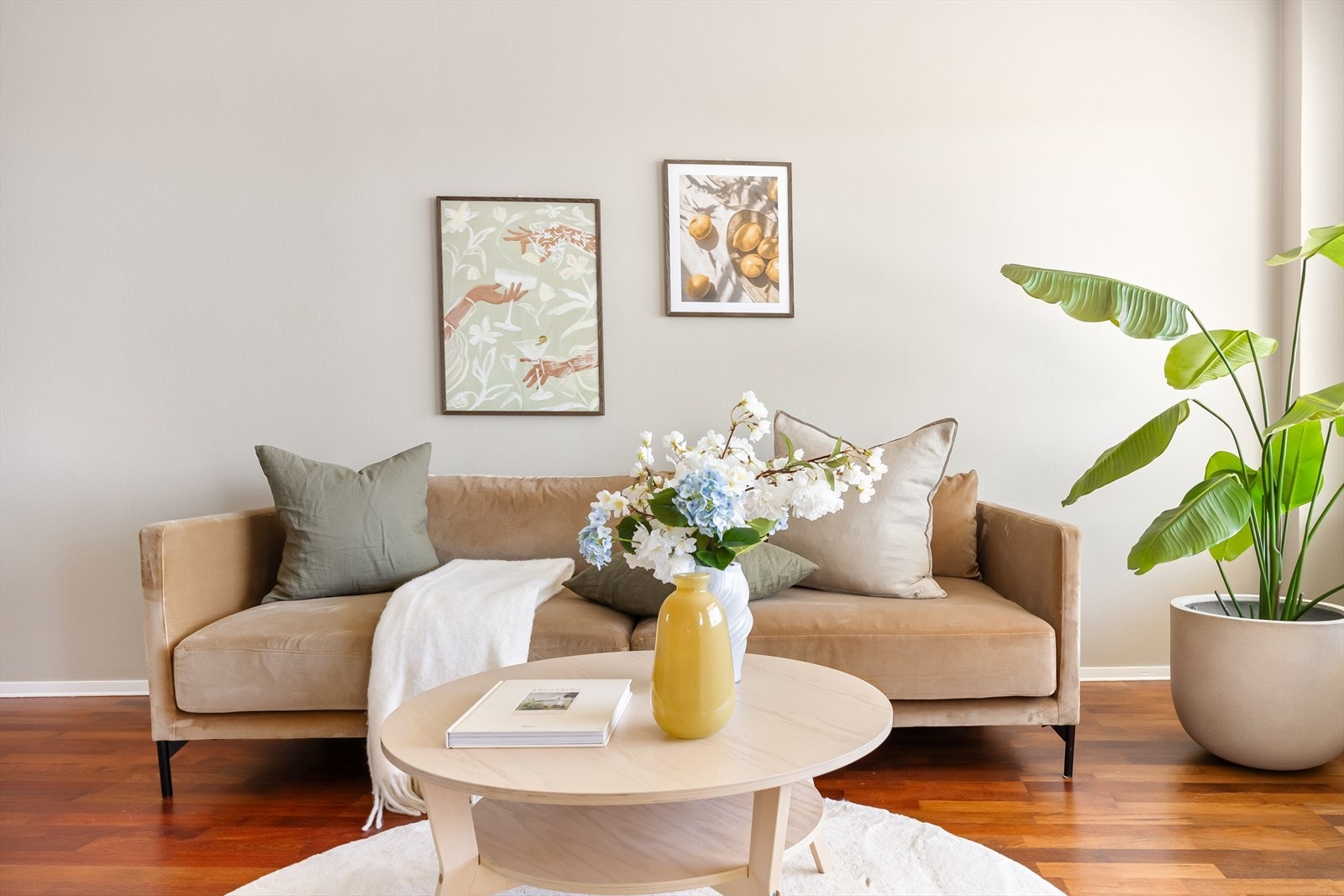 - Her er det god plass til en koselig sittegruppe - Galleribilde