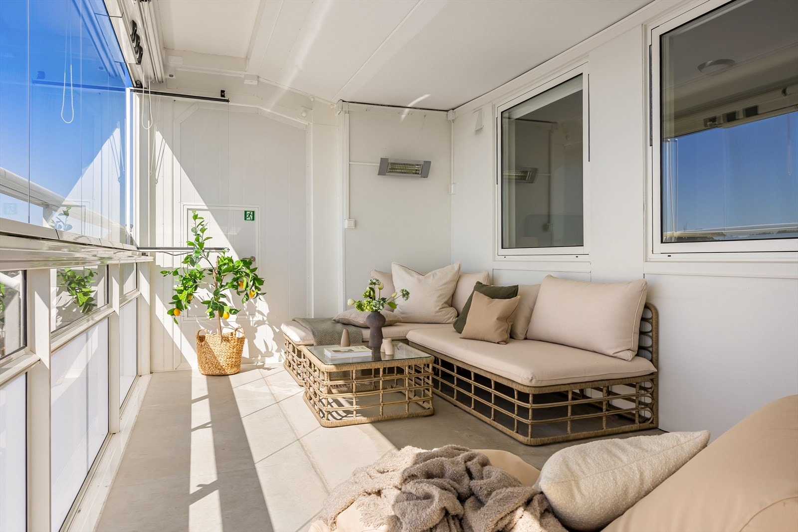 - Balkongen måler ca. 19 m² - Galleribilde