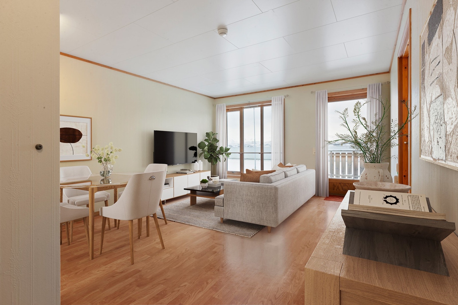 Videre kommer vi inn til stue med store vindusflater som gir godt med naturlig lysinnslipp. Galleribilde